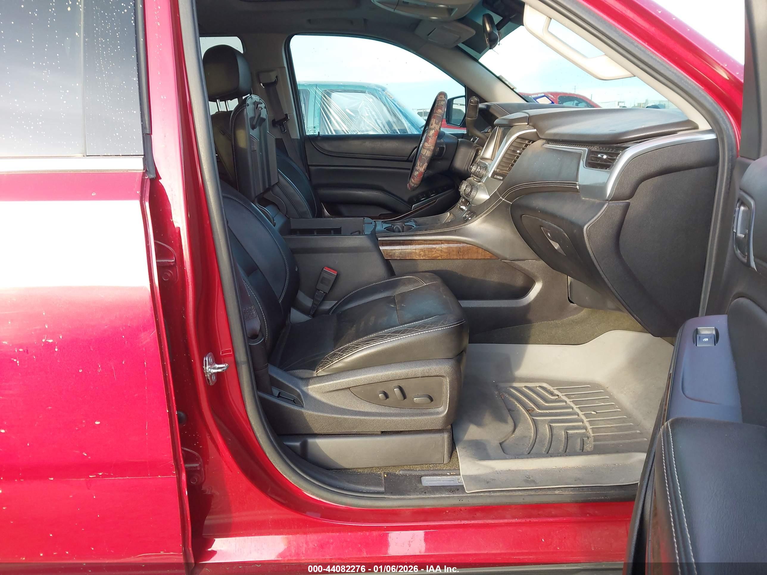 CHEVROLET SUBURBAN image 5