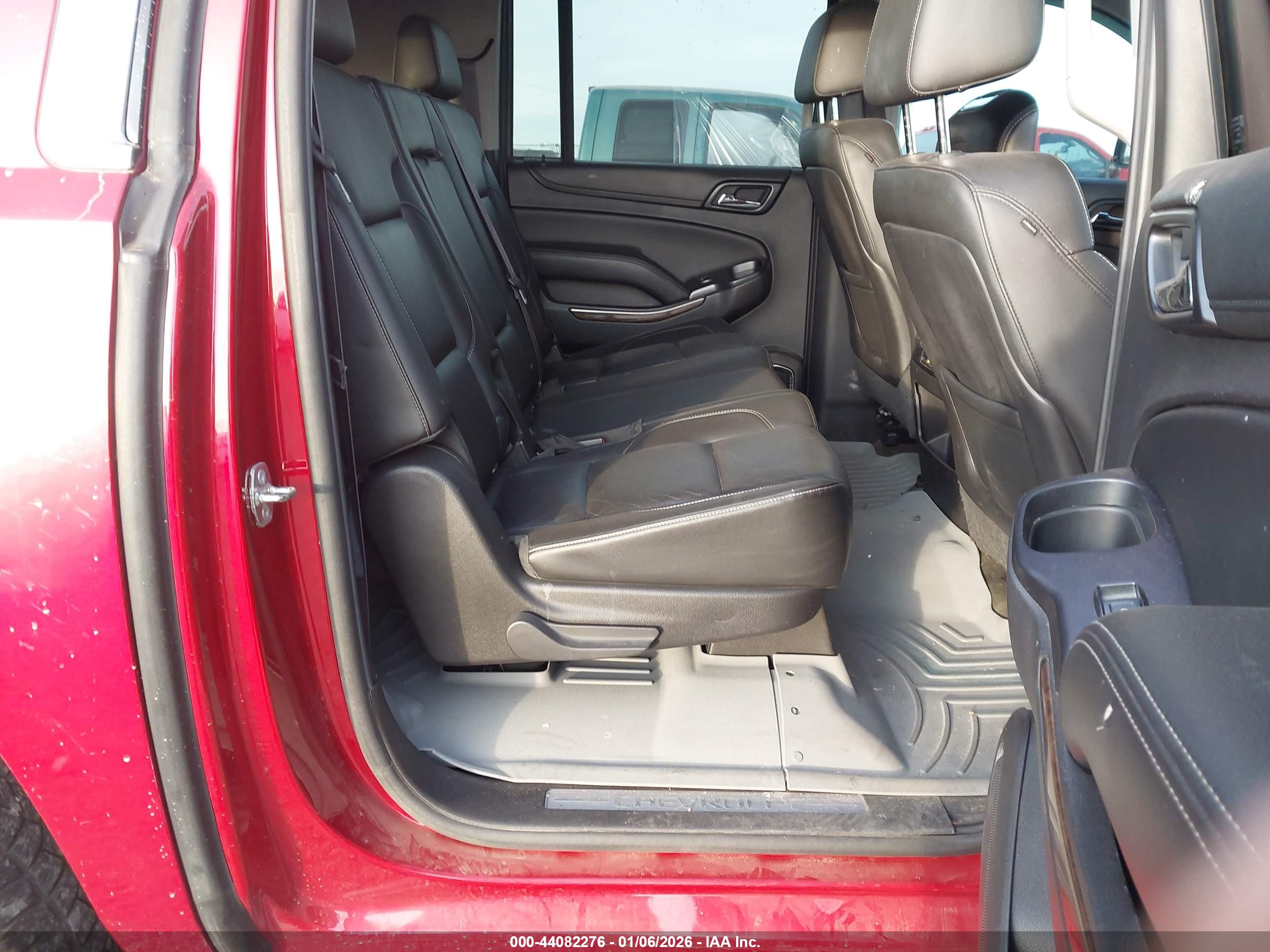 CHEVROLET SUBURBAN image 8