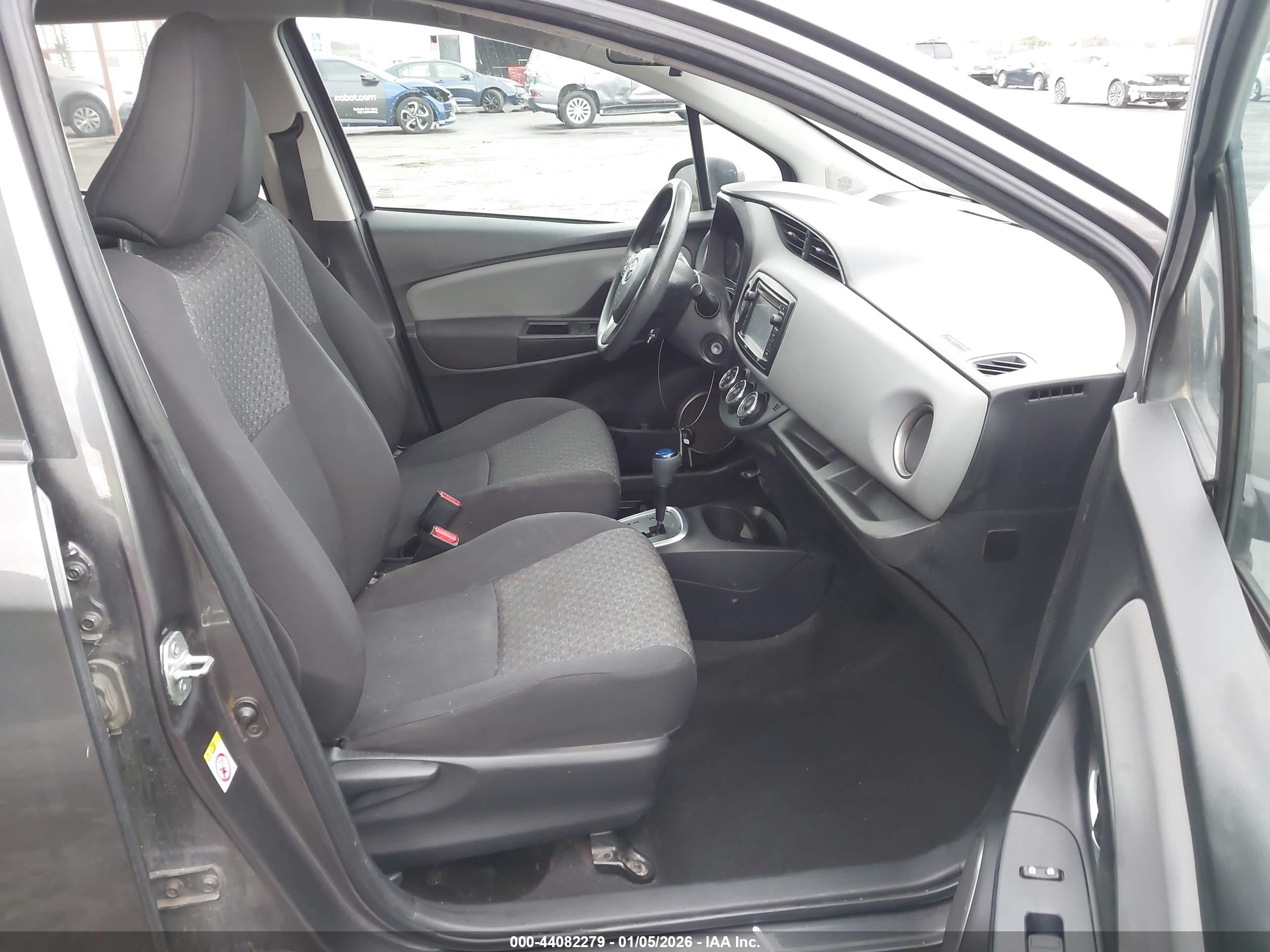 TOYOTA YARIS image 5