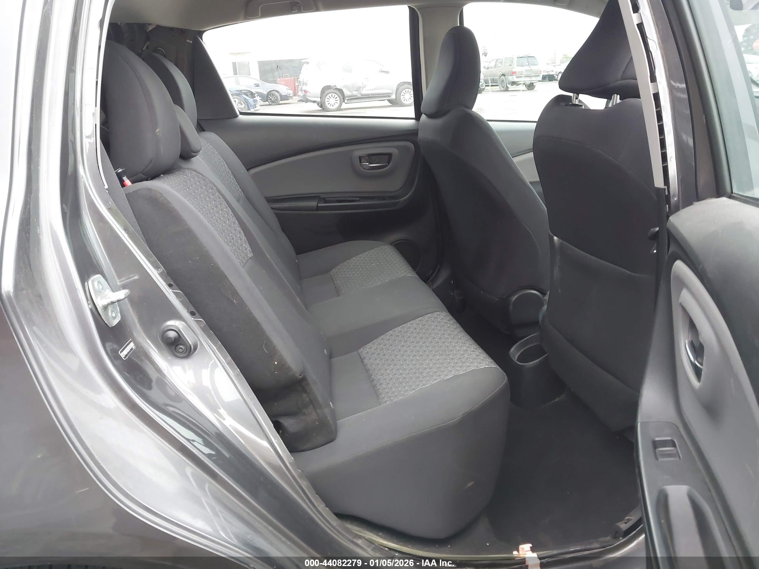 TOYOTA YARIS image 8