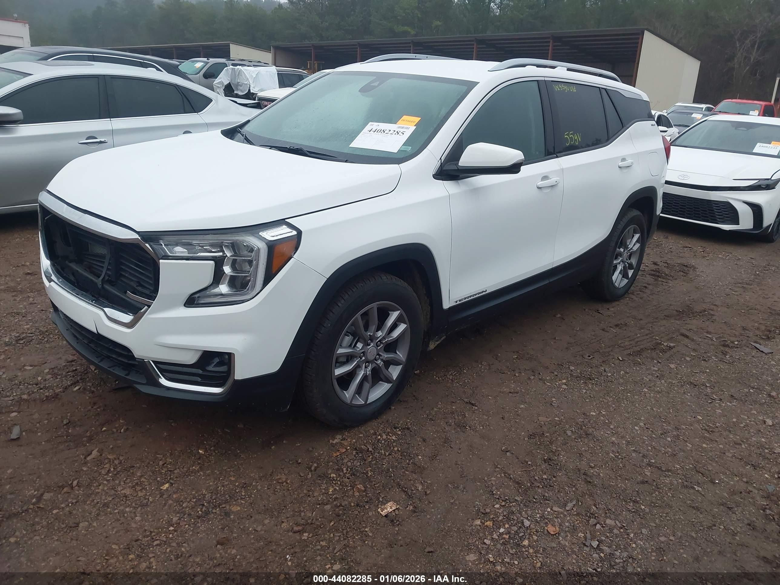GMC TERRAIN image 2