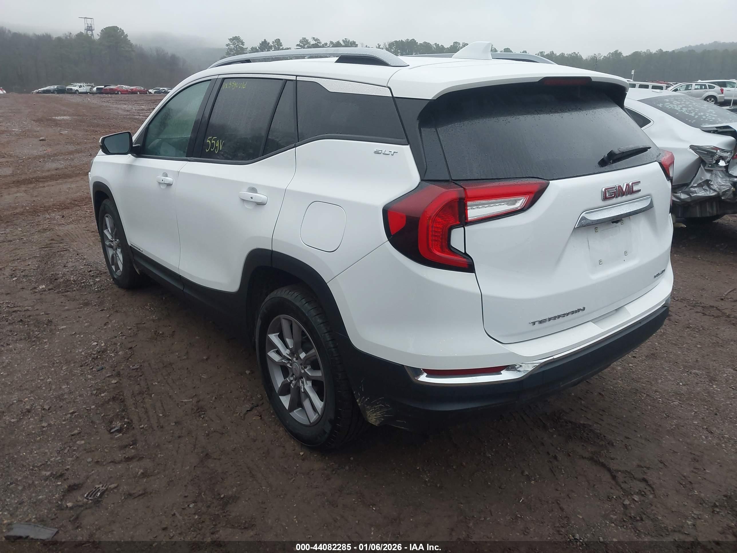 GMC TERRAIN image 3