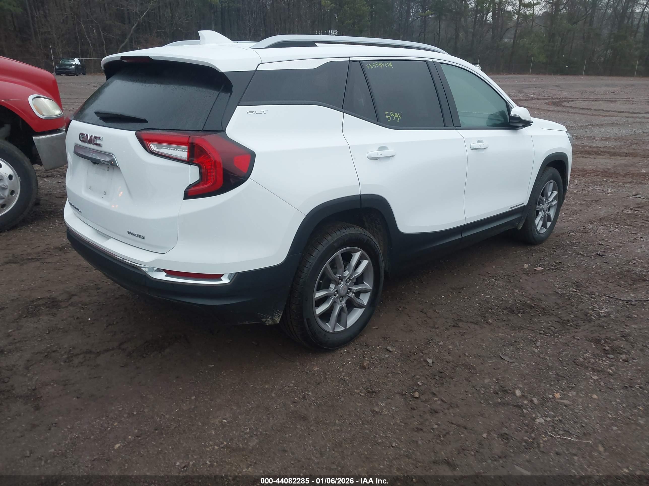 GMC TERRAIN image 4