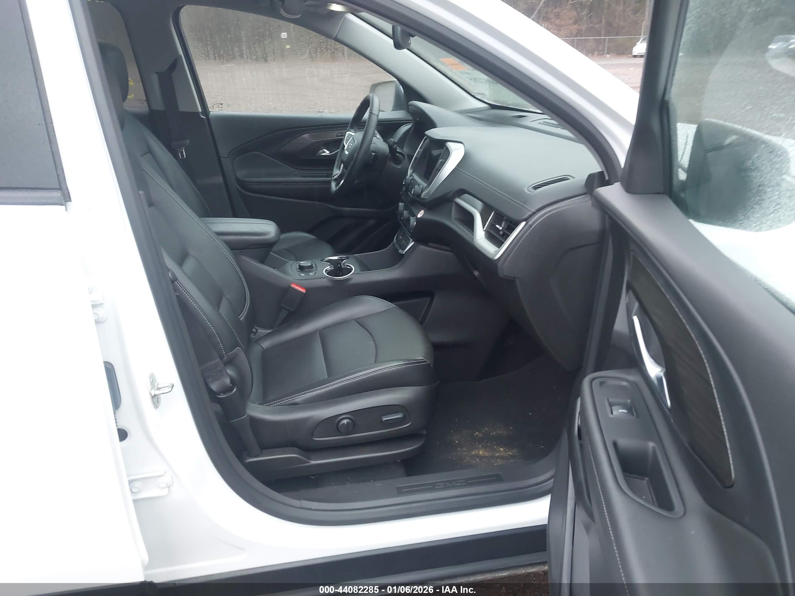 GMC TERRAIN image 5