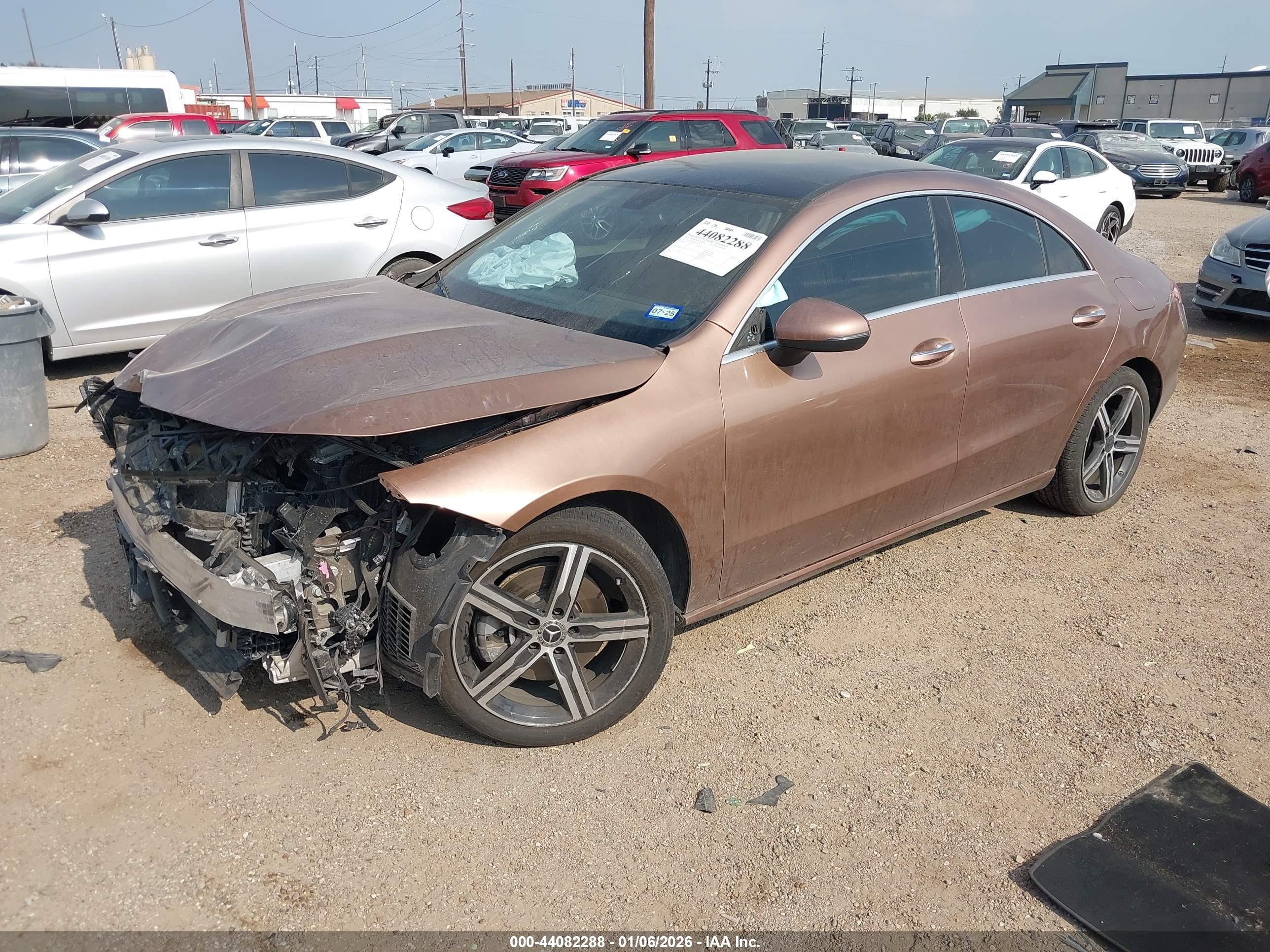 MERCEDES-BENZ CLA image 2