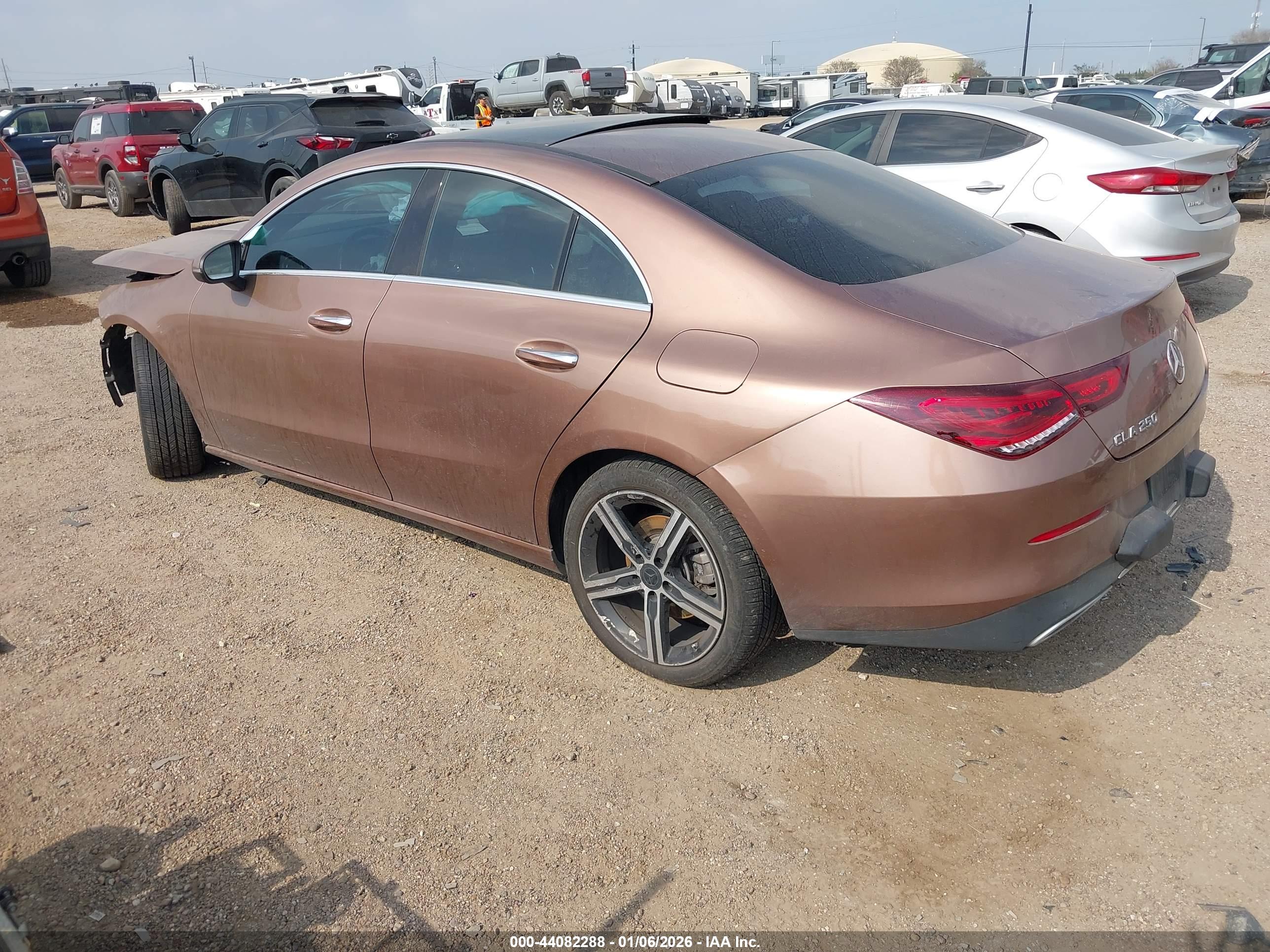 MERCEDES-BENZ CLA image 3
