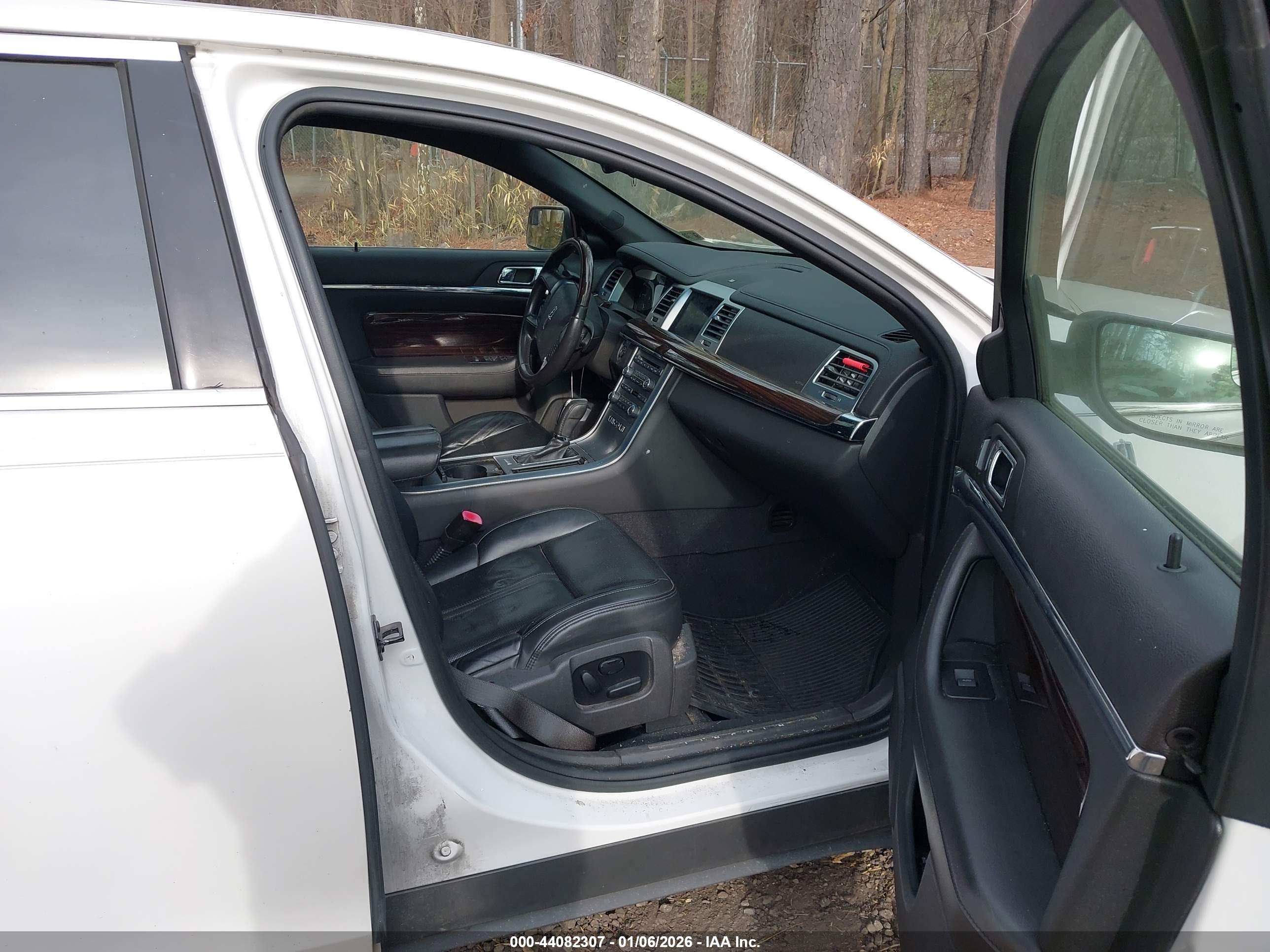 LINCOLN MKS image 5