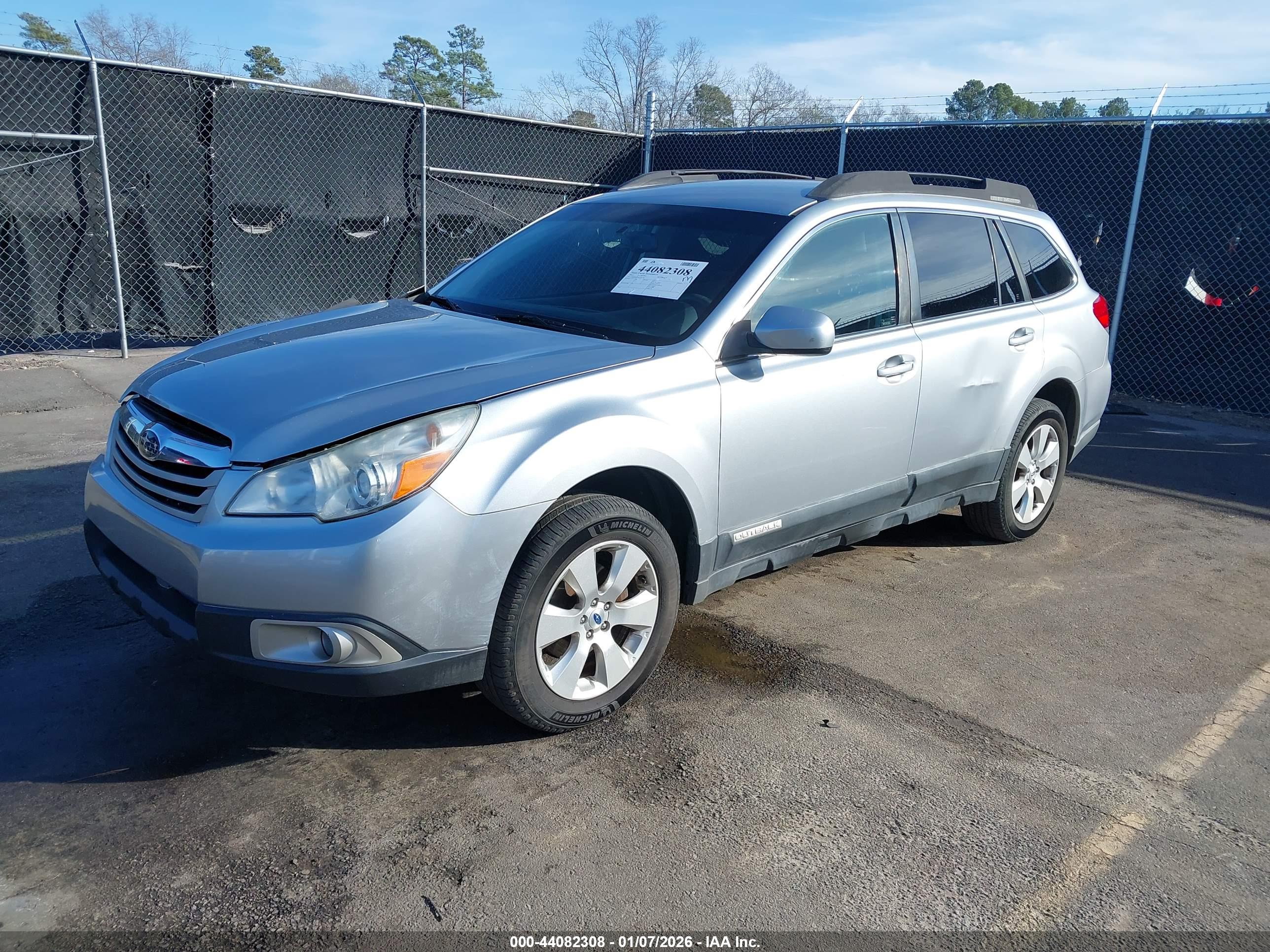 SUBARU OUTBACK image 2