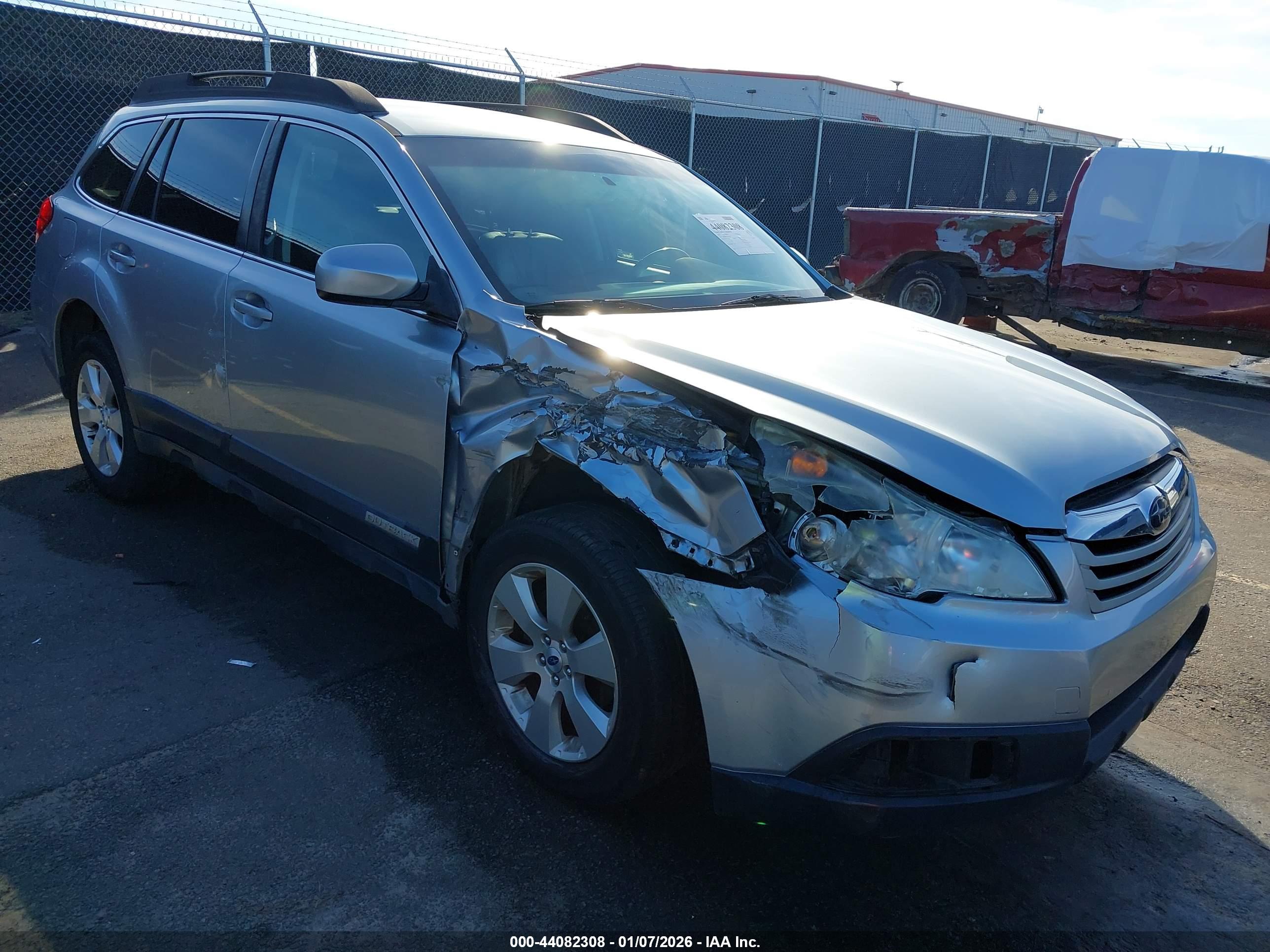 SUBARU OUTBACK image 6
