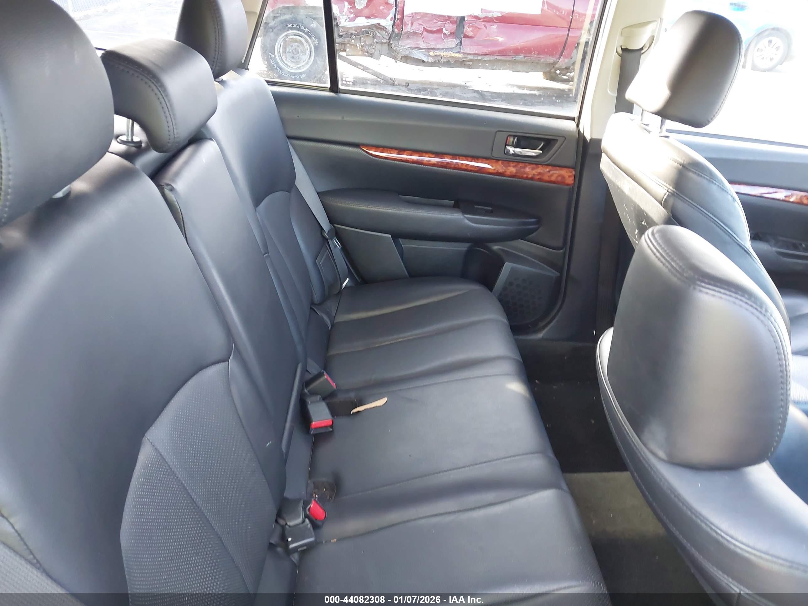 SUBARU OUTBACK image 8