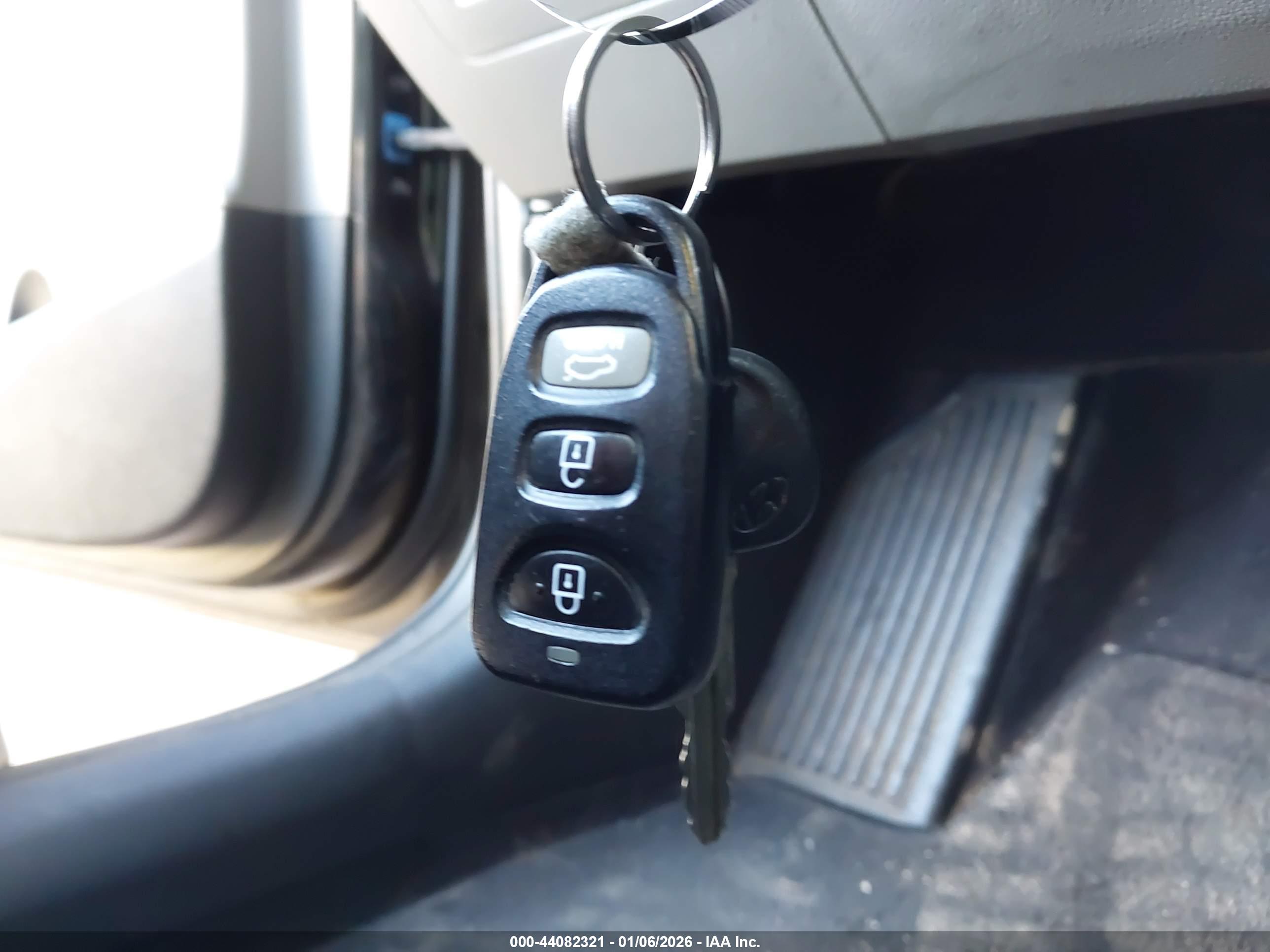 HYUNDAI ELANTRA image 11