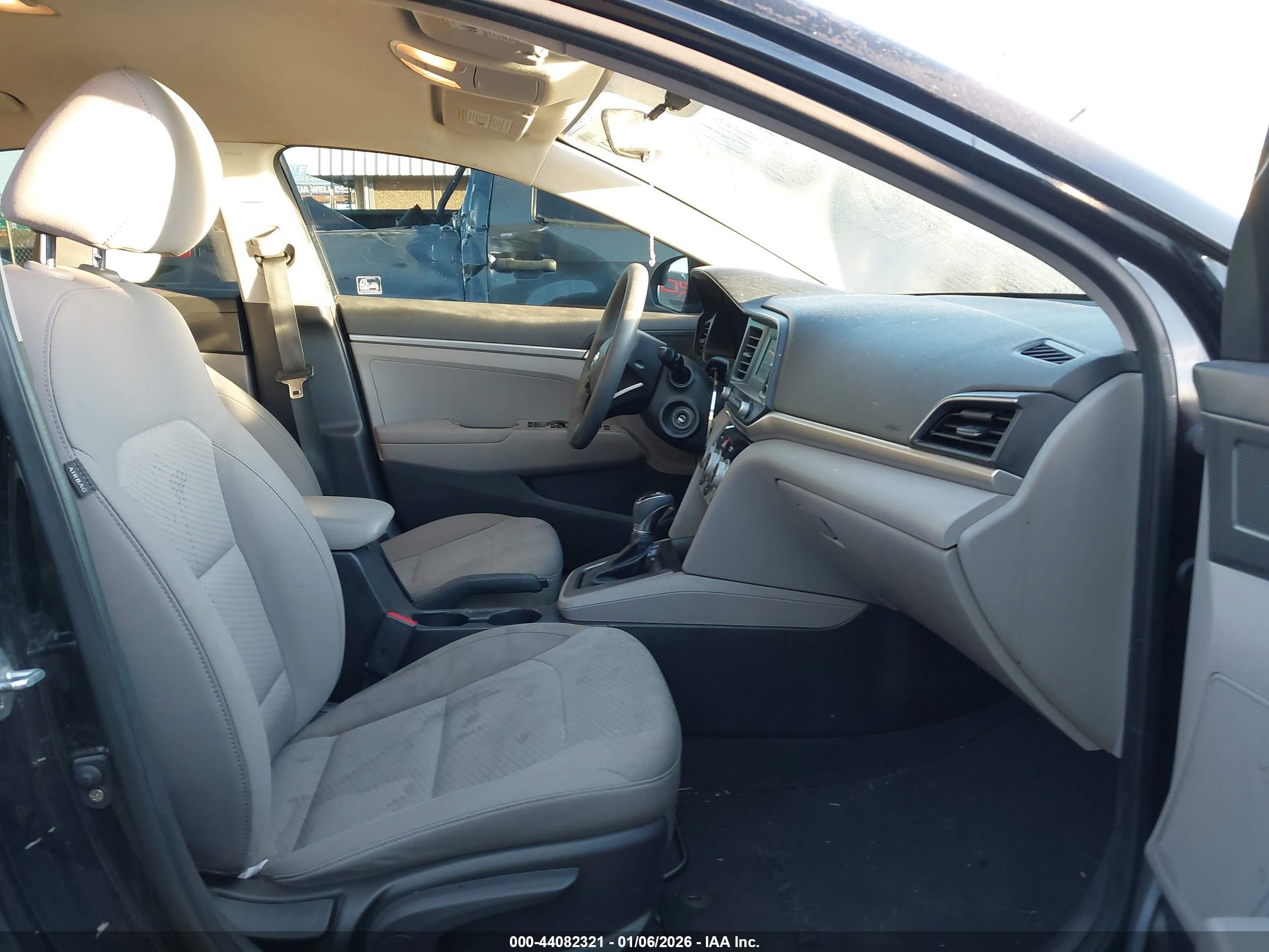 HYUNDAI ELANTRA image 5