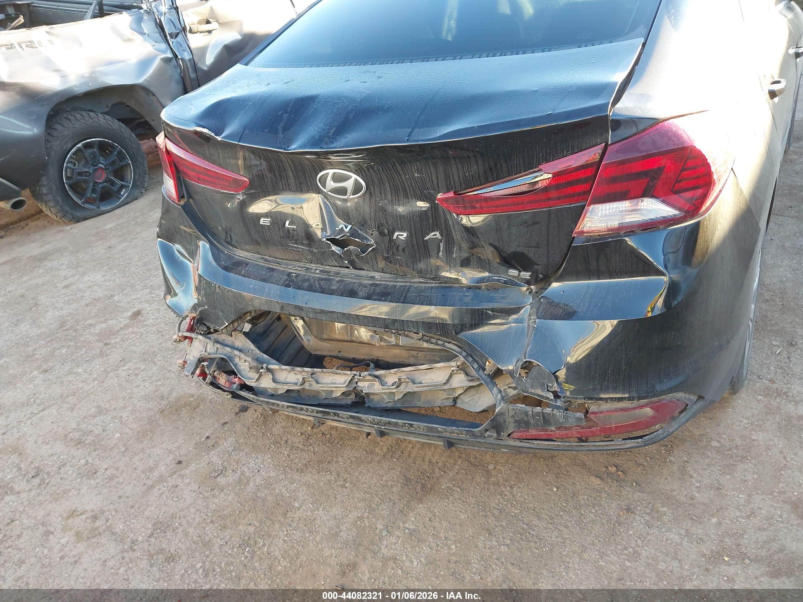 HYUNDAI ELANTRA image 6