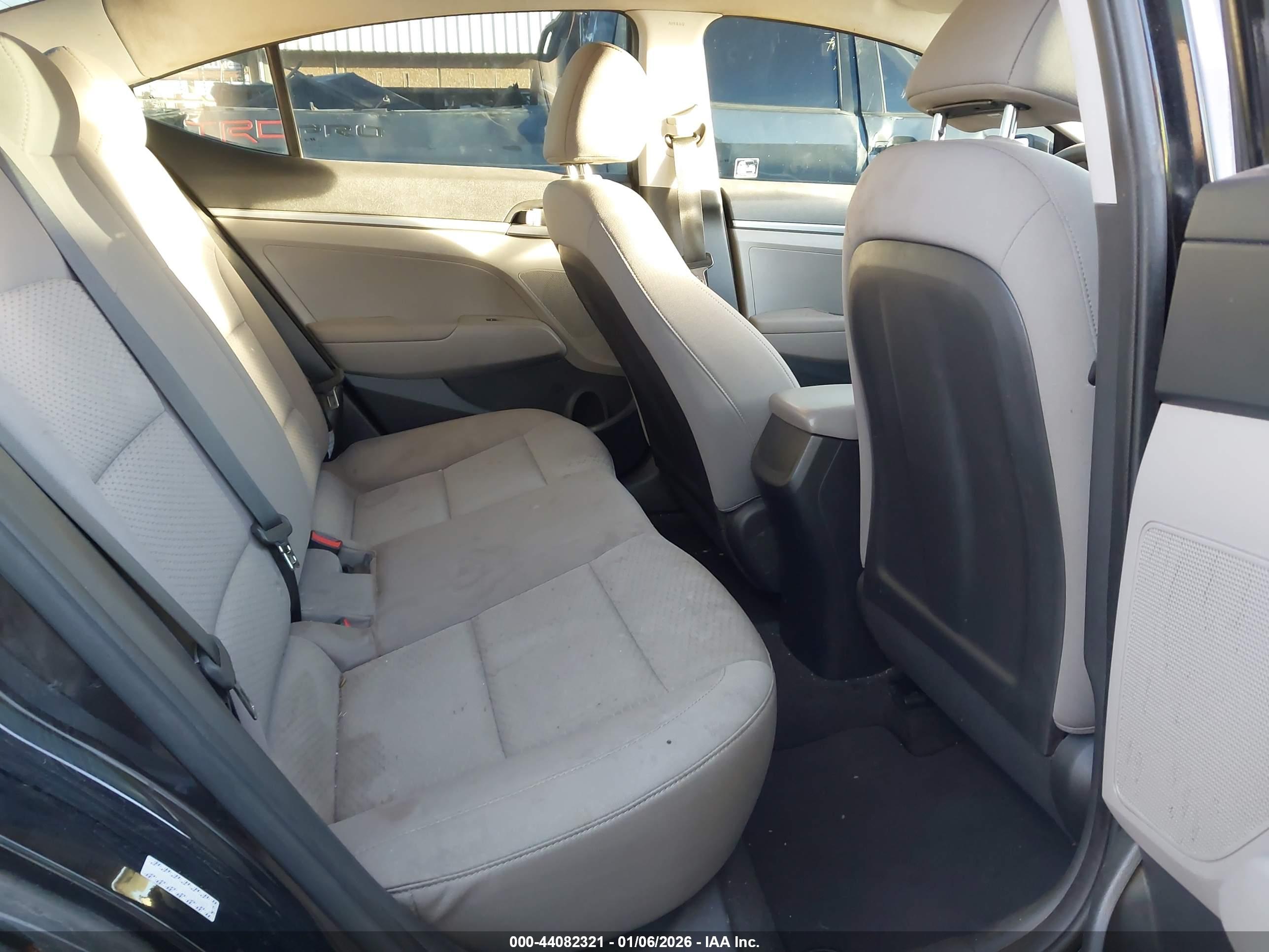 HYUNDAI ELANTRA image 8