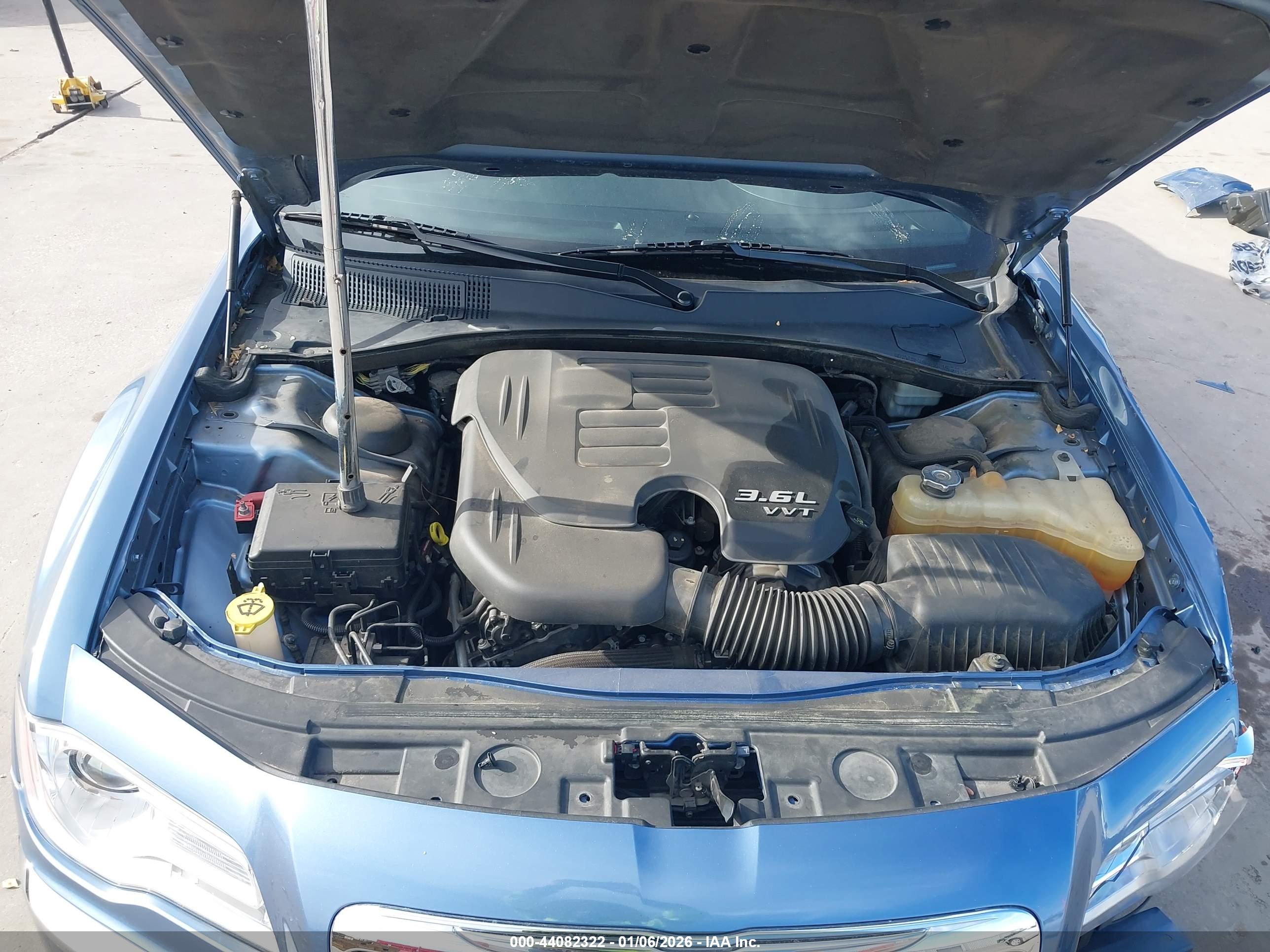 CHRYSLER 300 image 10