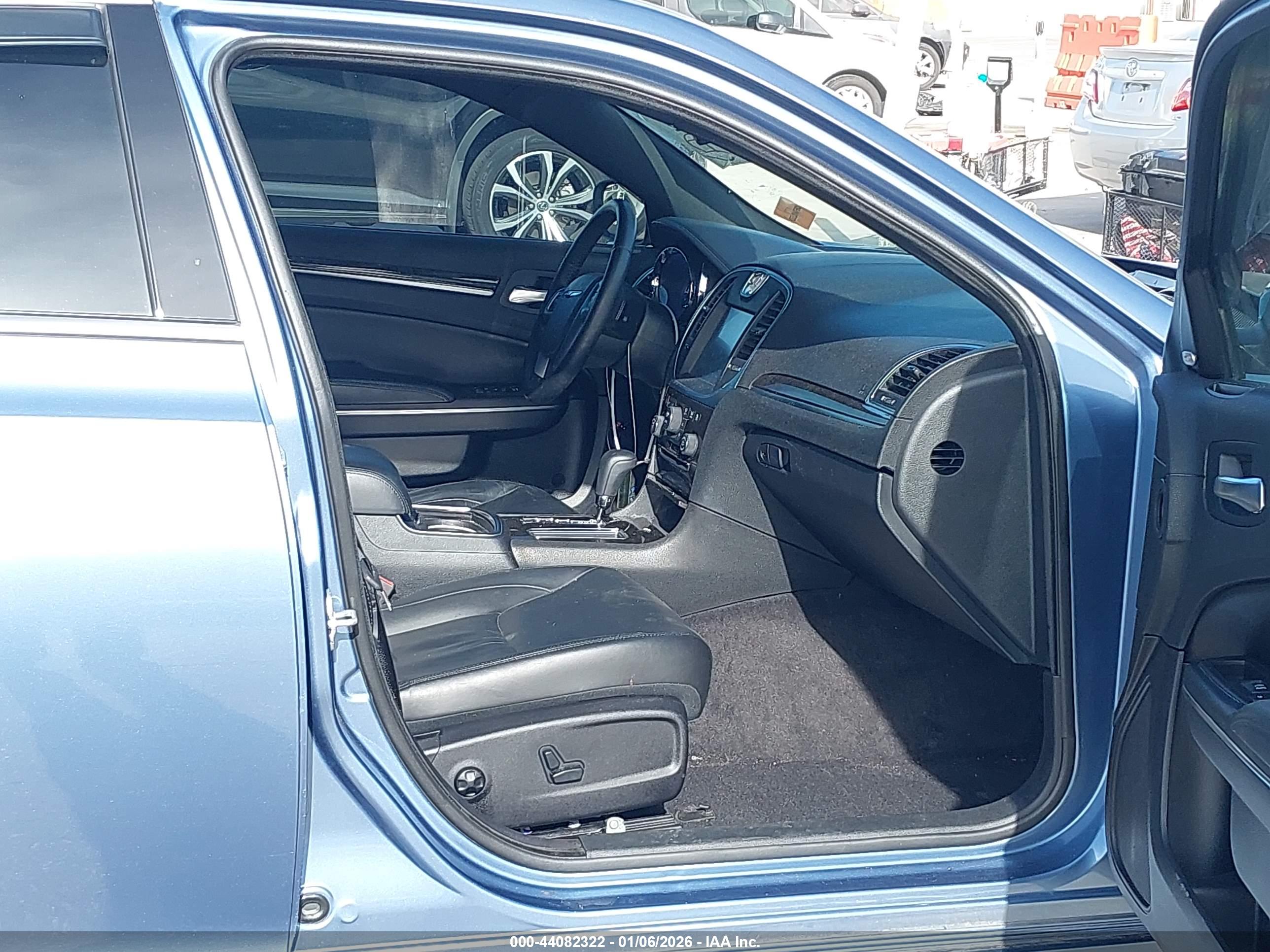 CHRYSLER 300 image 5
