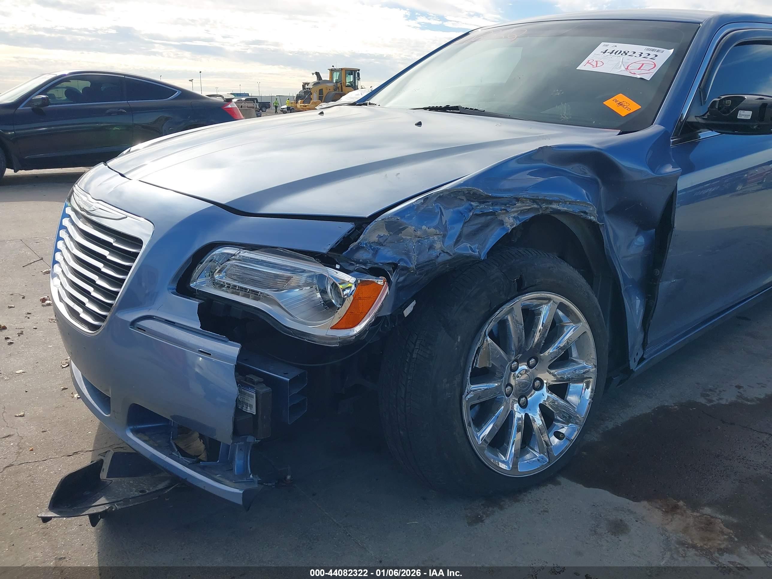 CHRYSLER 300 image 6