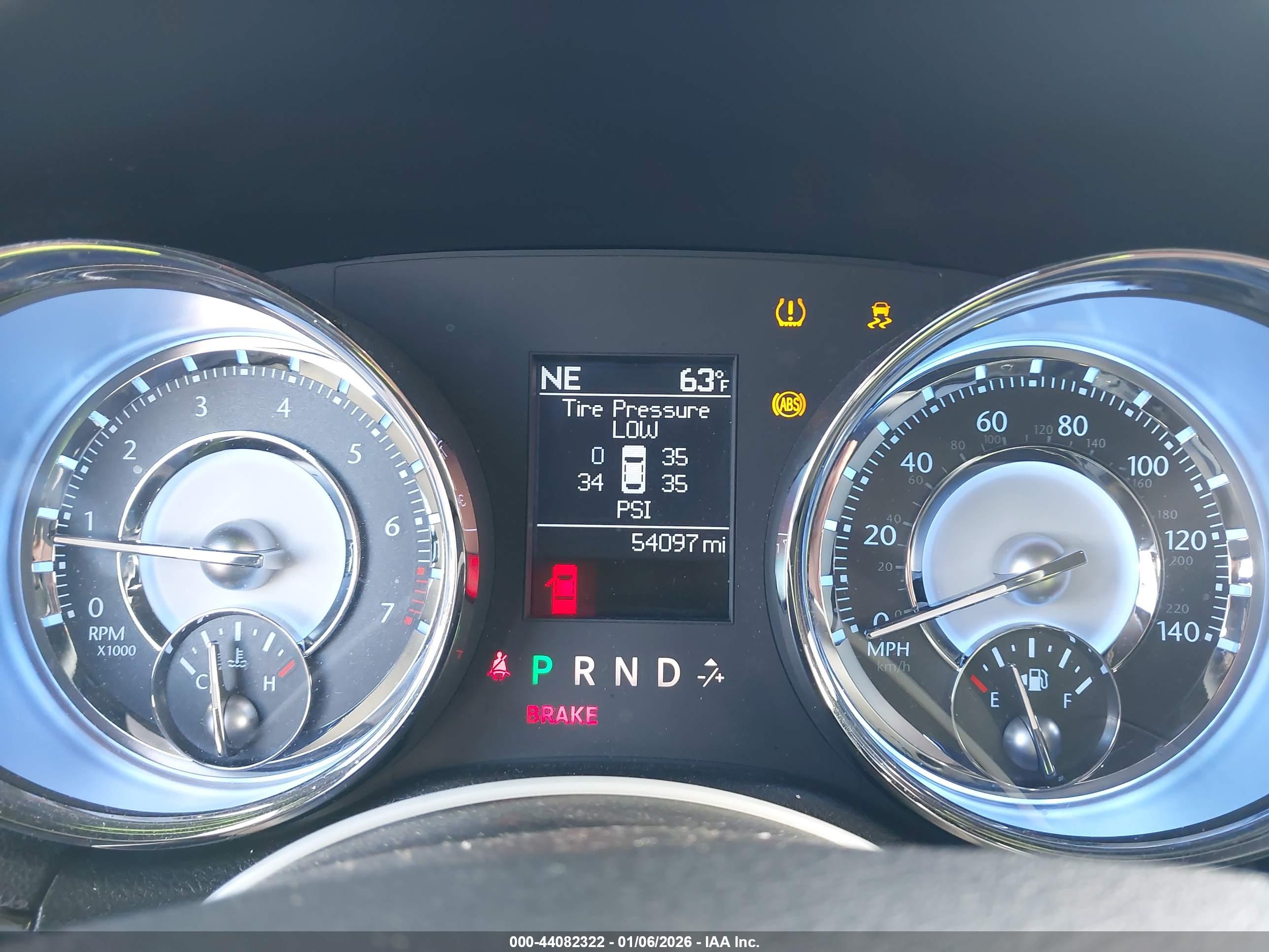 CHRYSLER 300 image 7