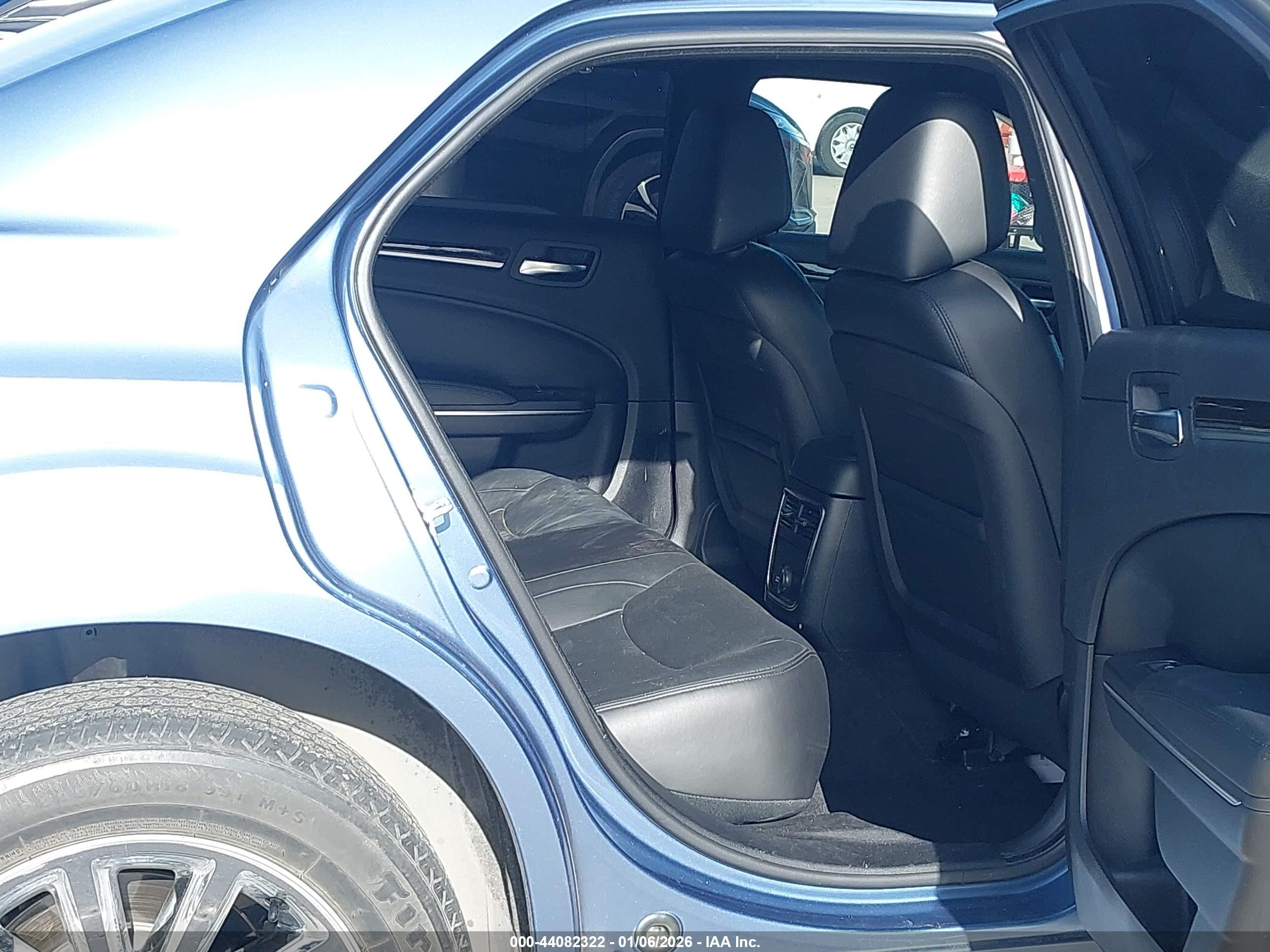 CHRYSLER 300 image 8