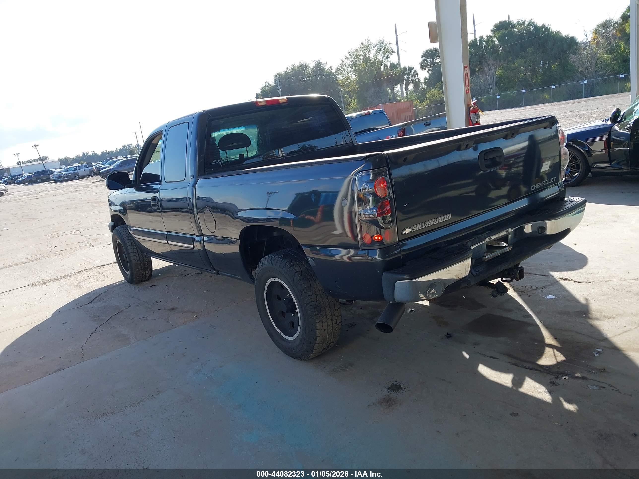 CHEVROLET SILVERADO image 3