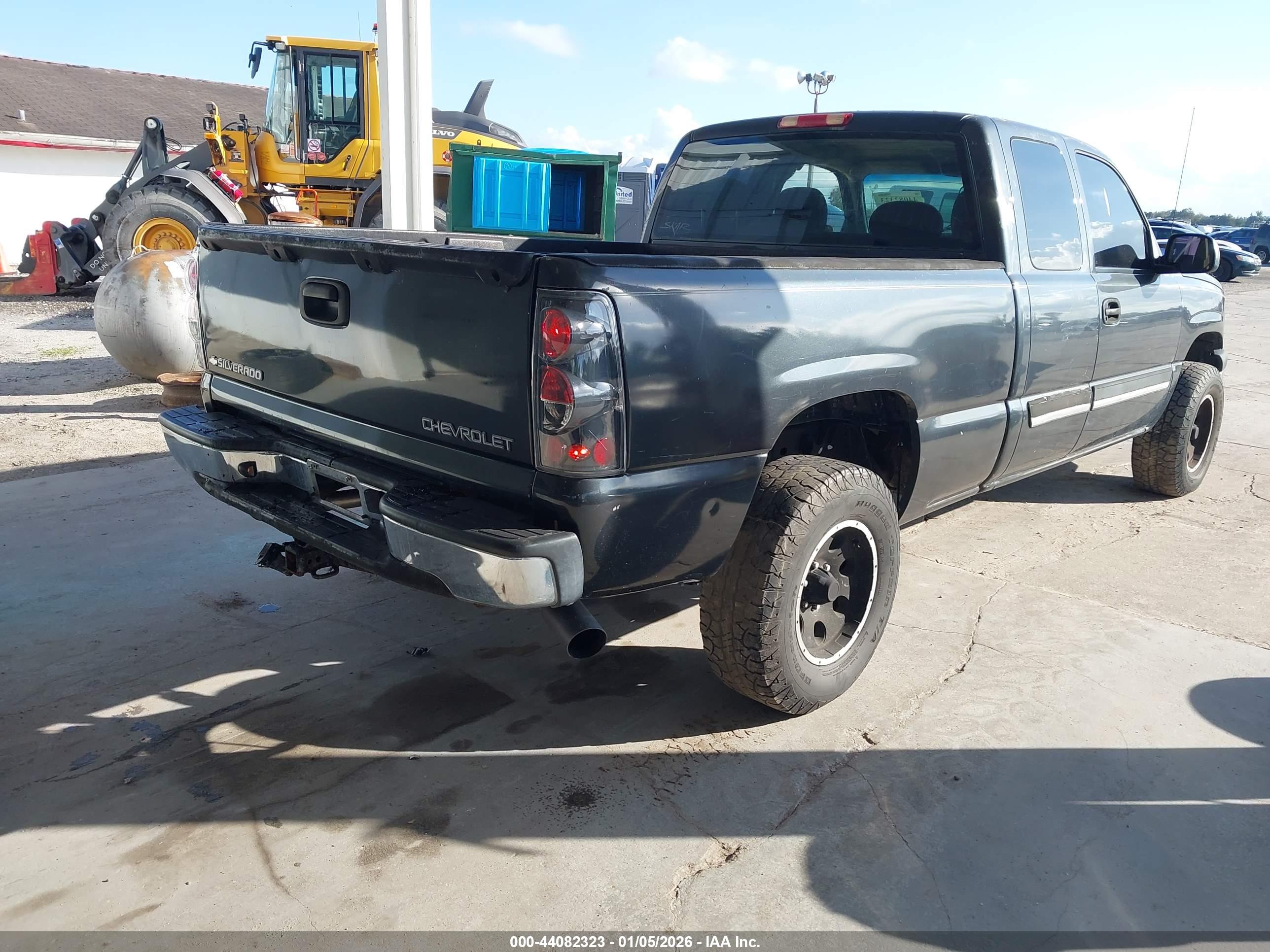 CHEVROLET SILVERADO image 4