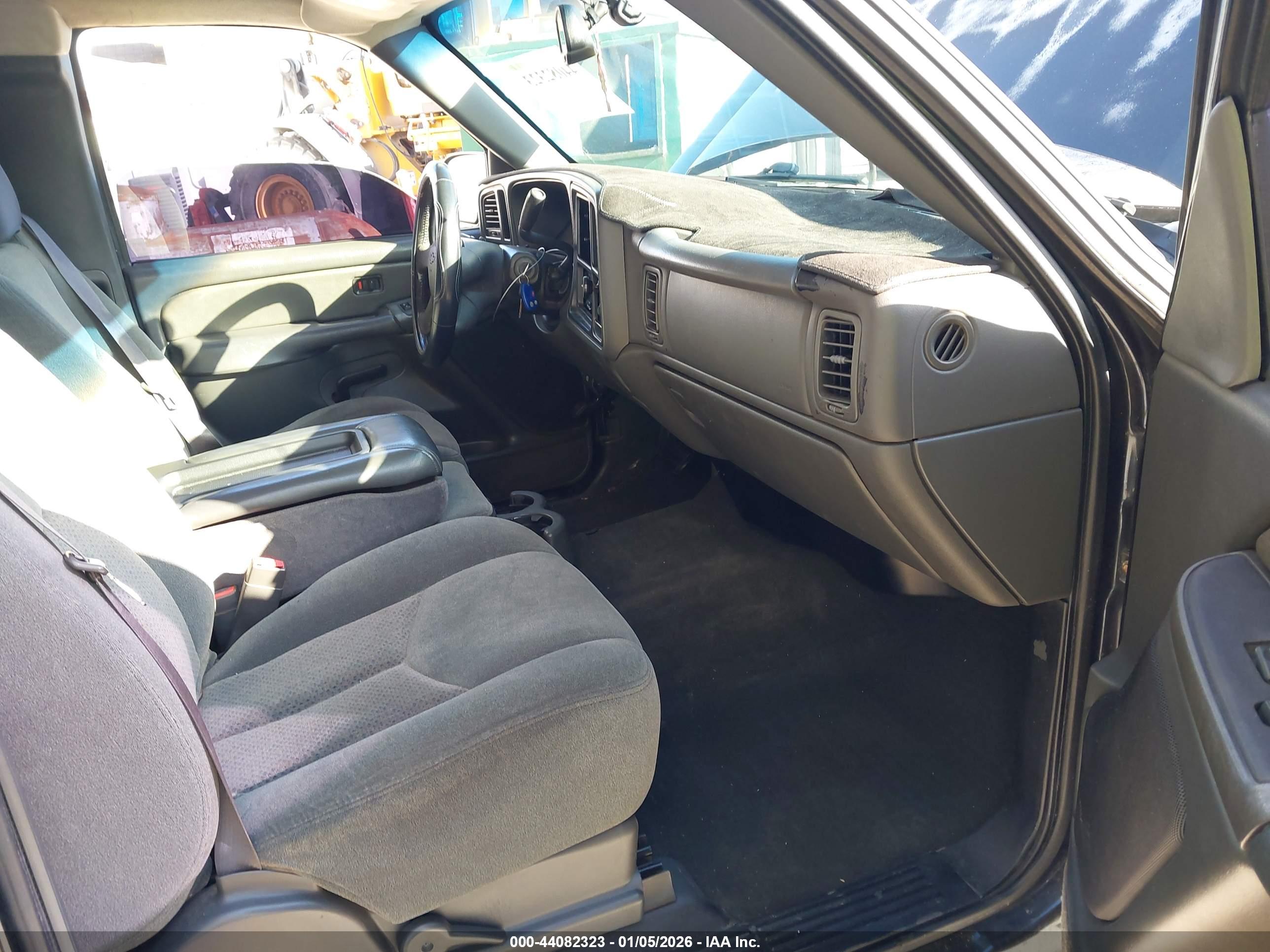 CHEVROLET SILVERADO image 5