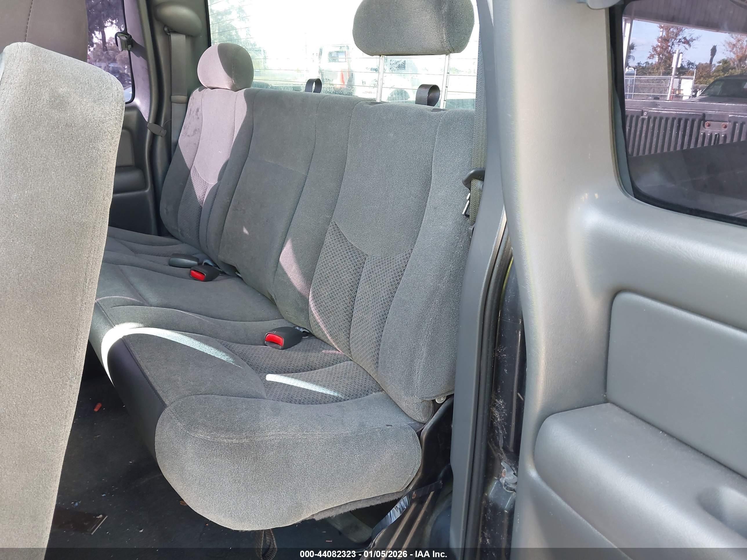 CHEVROLET SILVERADO image 8