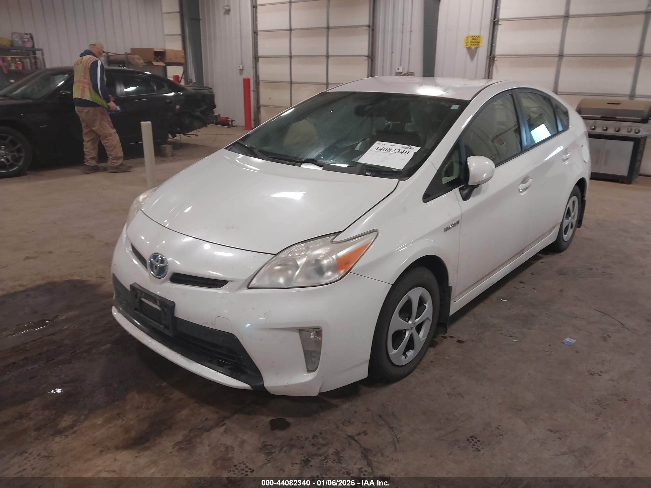 TOYOTA PRIUS image 2