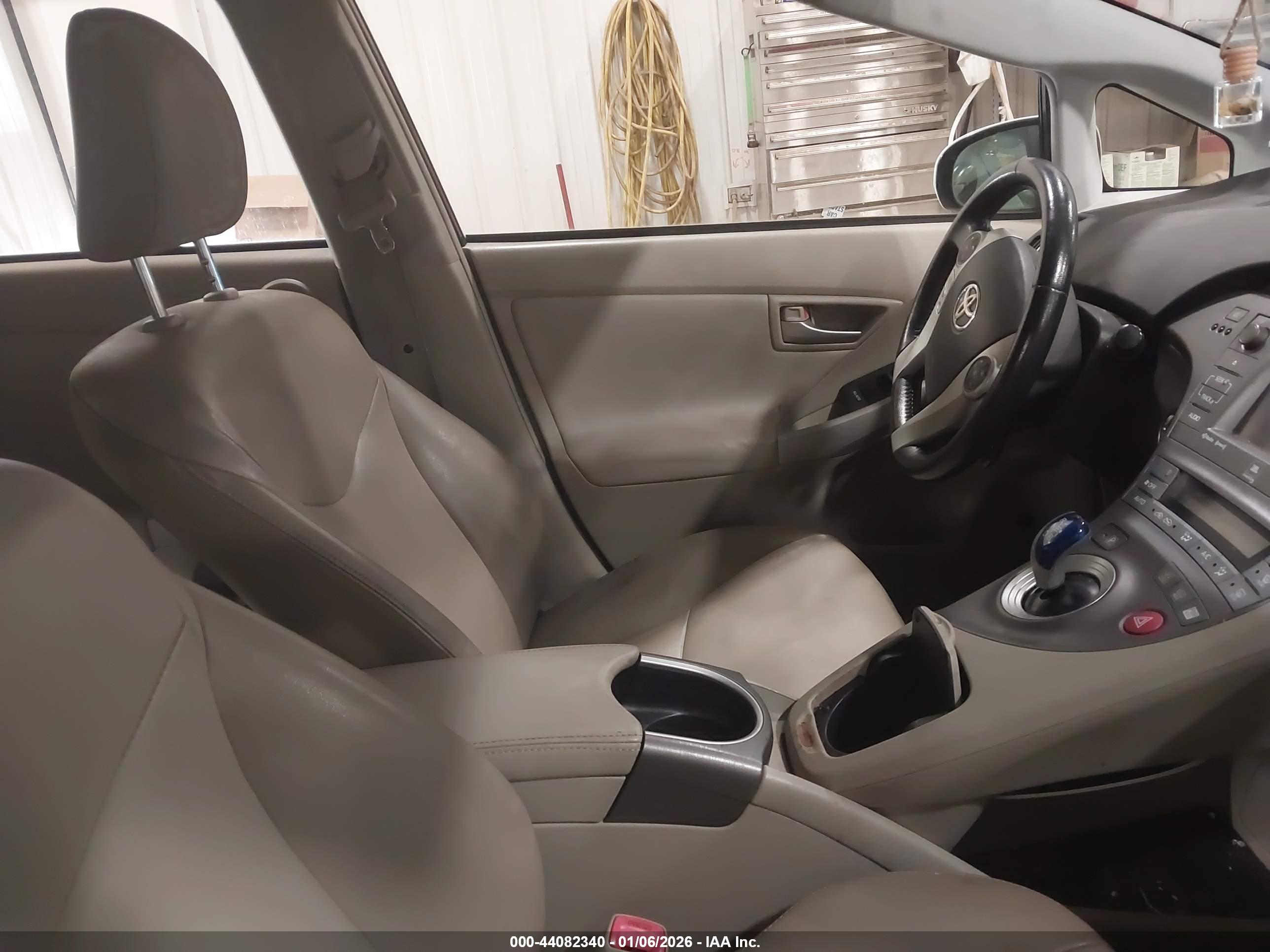 TOYOTA PRIUS image 5
