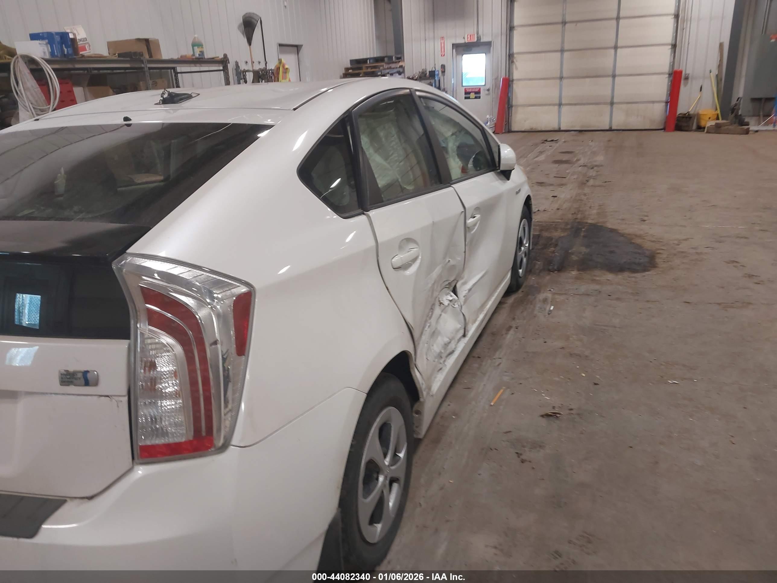 TOYOTA PRIUS image 6