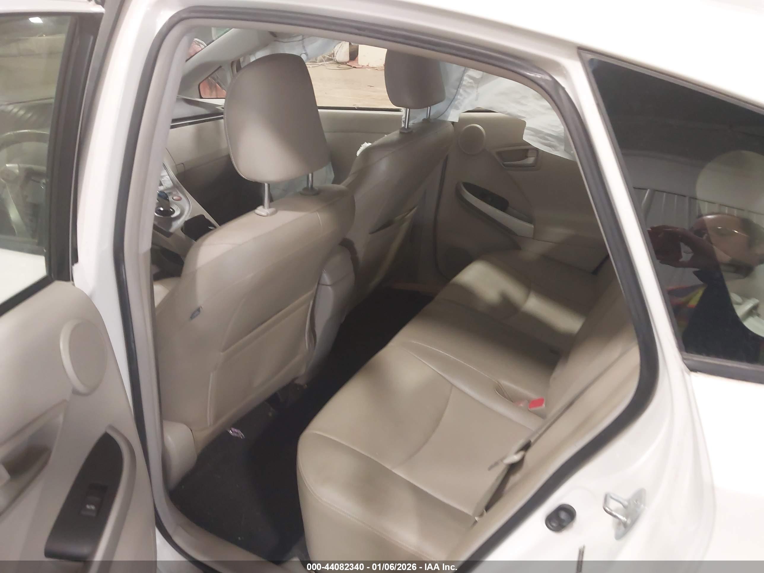 TOYOTA PRIUS image 8