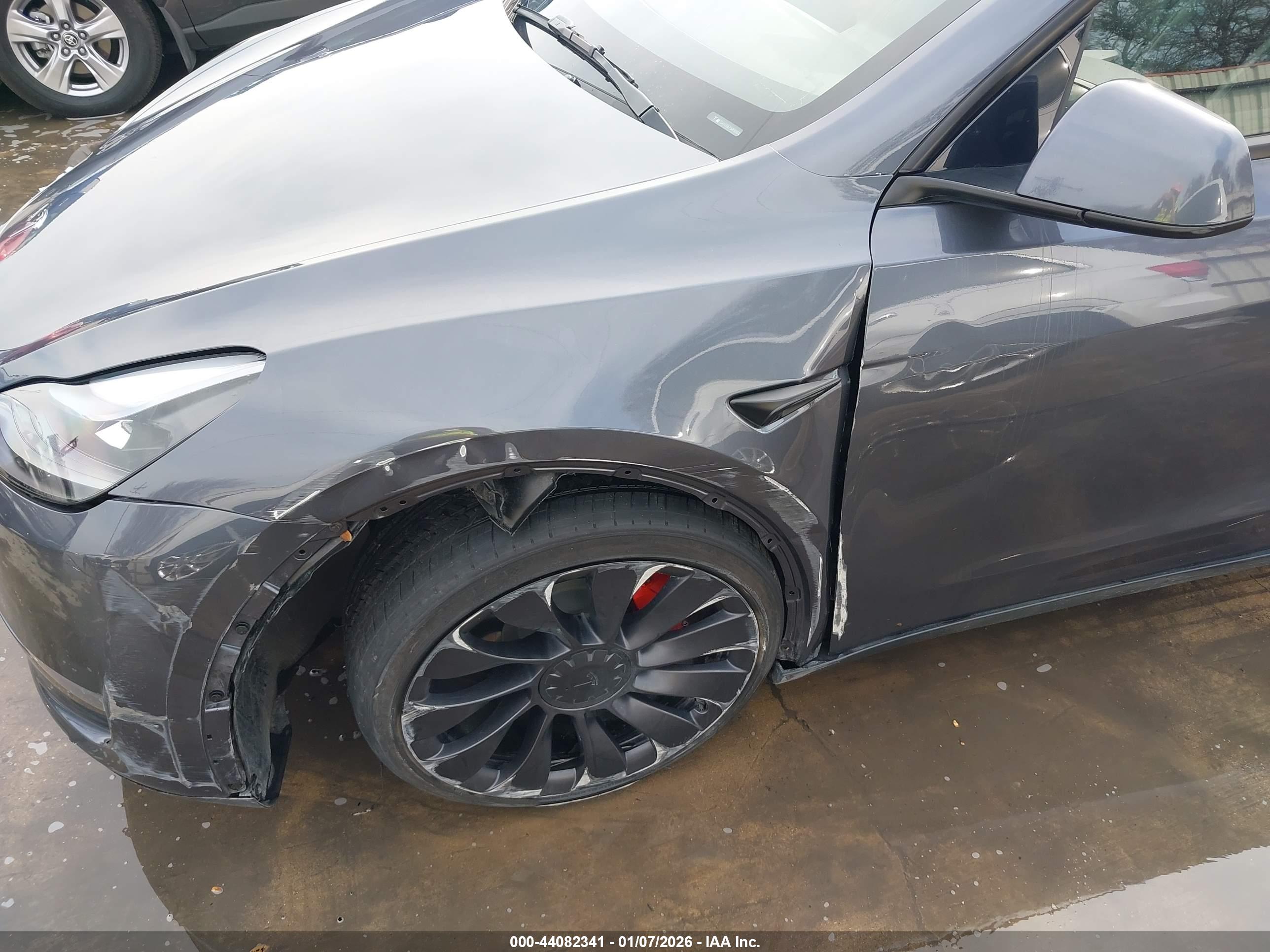 TESLA MODEL image 6