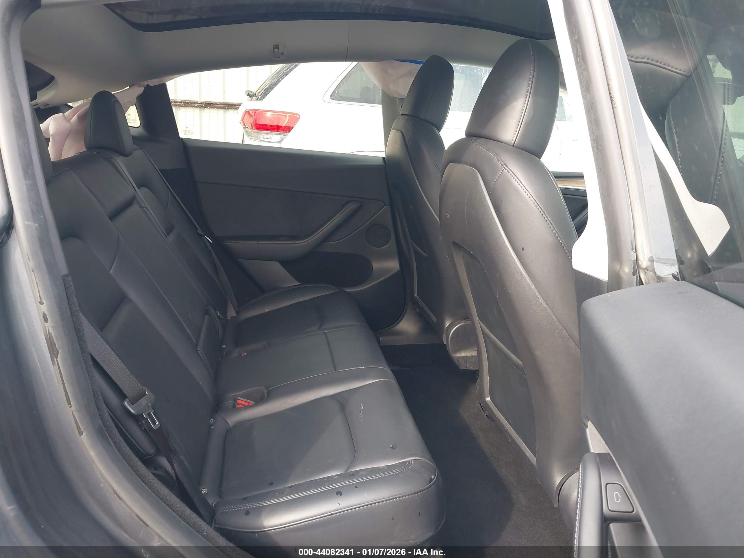 TESLA MODEL image 8