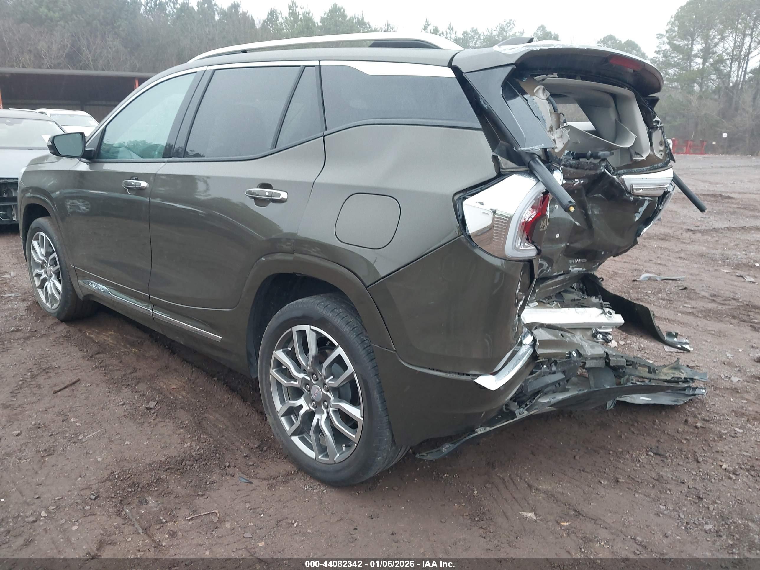 GMC TERRAIN image 3
