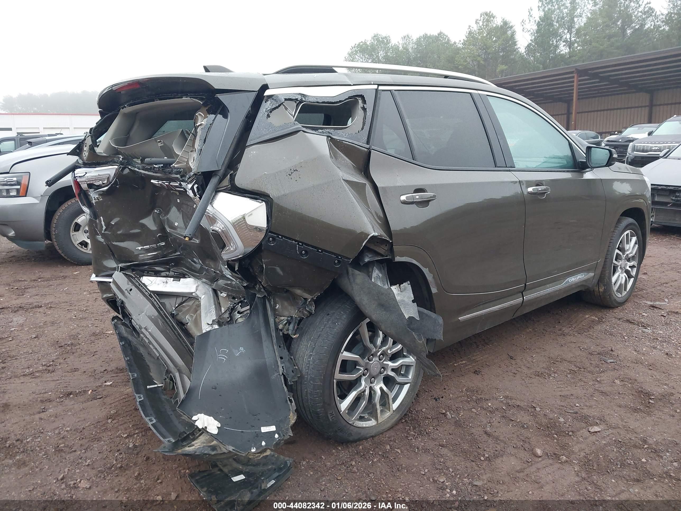 GMC TERRAIN image 4