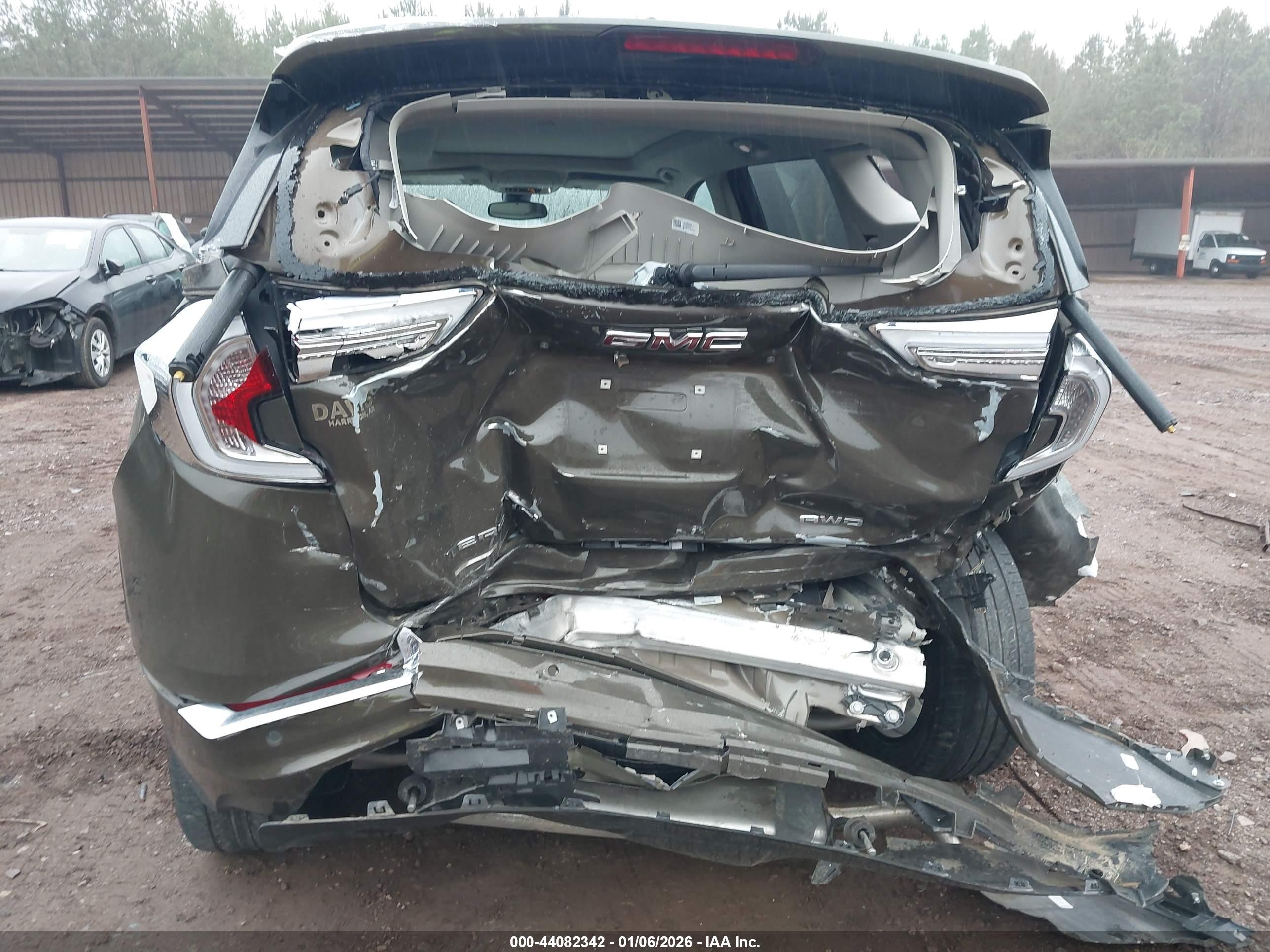 GMC TERRAIN image 6