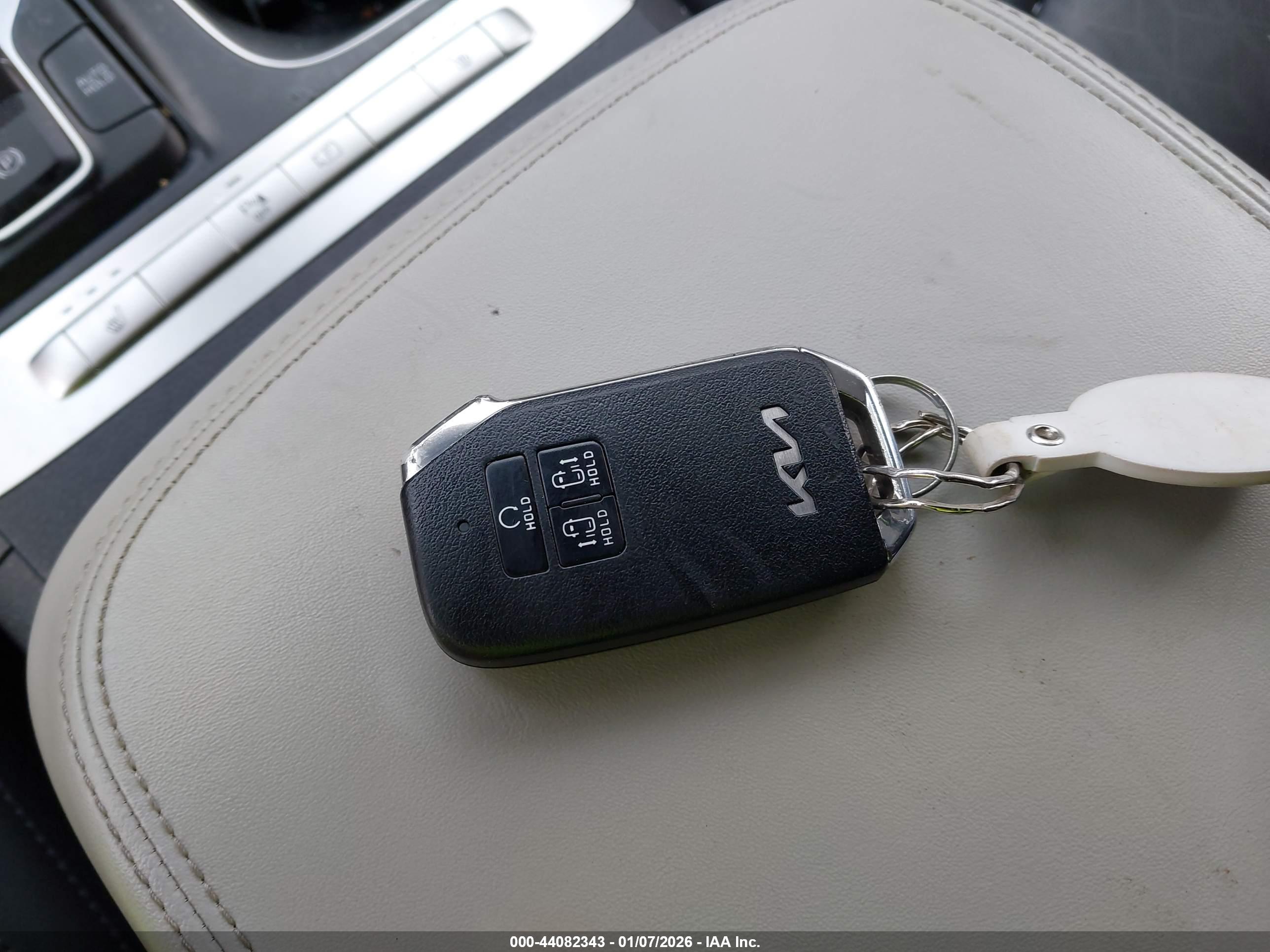 KIA CARNIVAL image 11