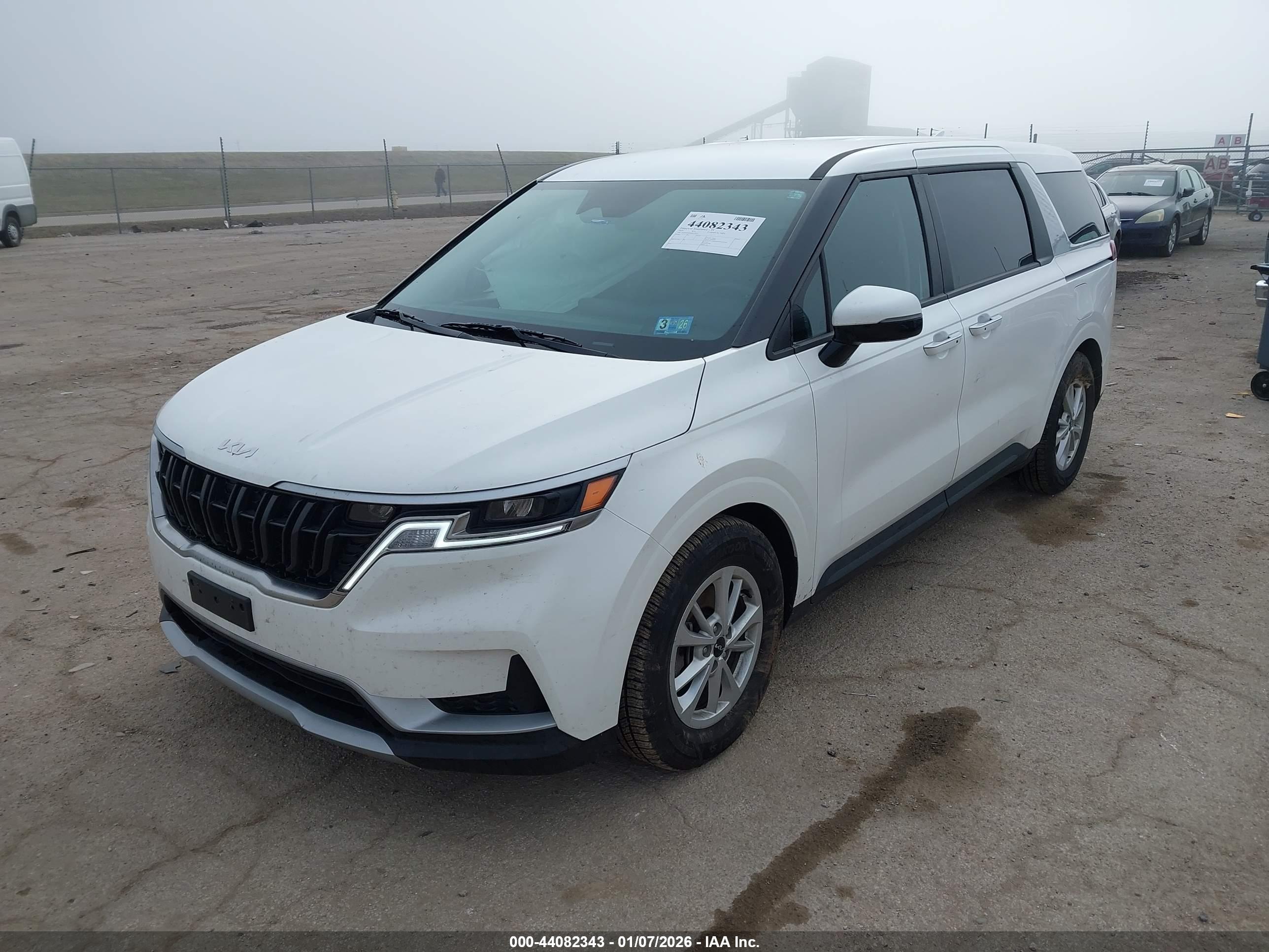 KIA CARNIVAL image 2