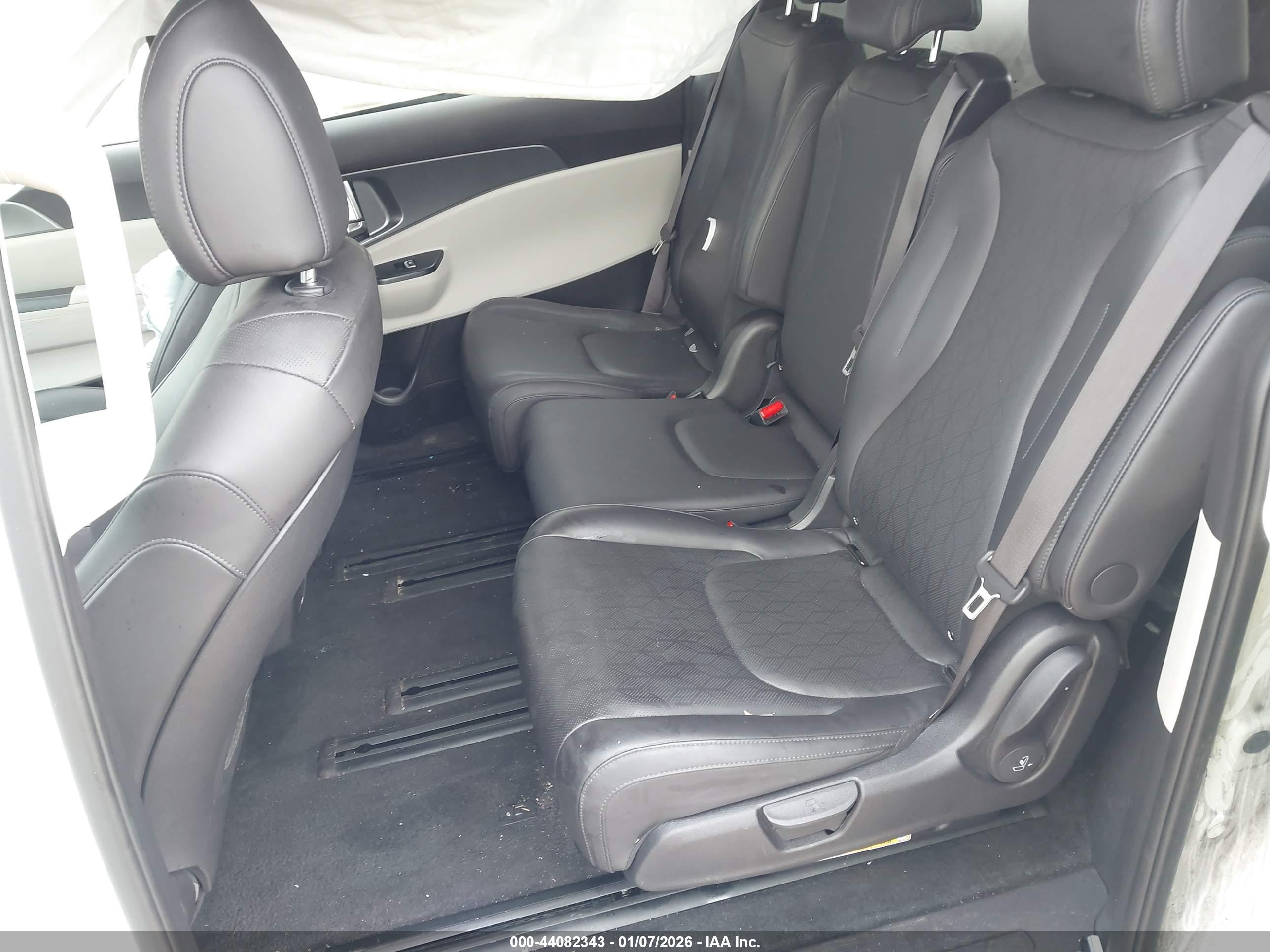 KIA CARNIVAL image 8