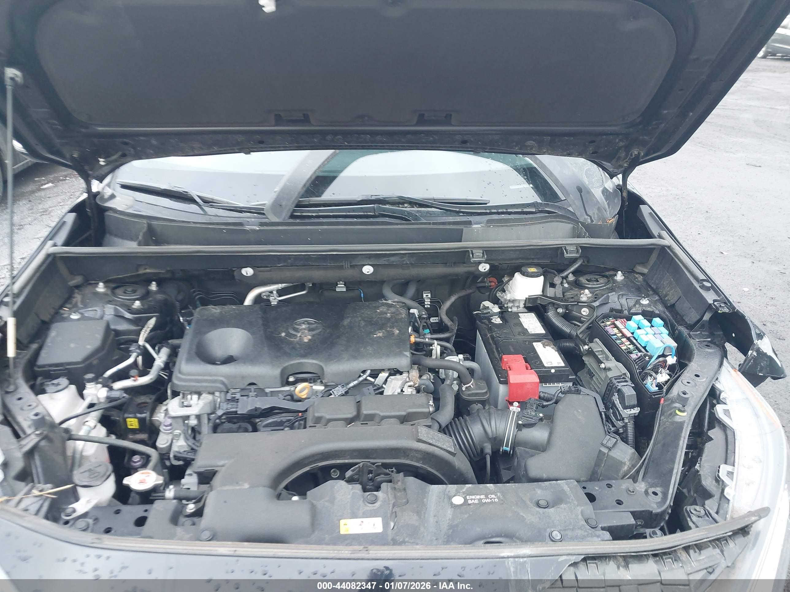 TOYOTA RAV4 image 10