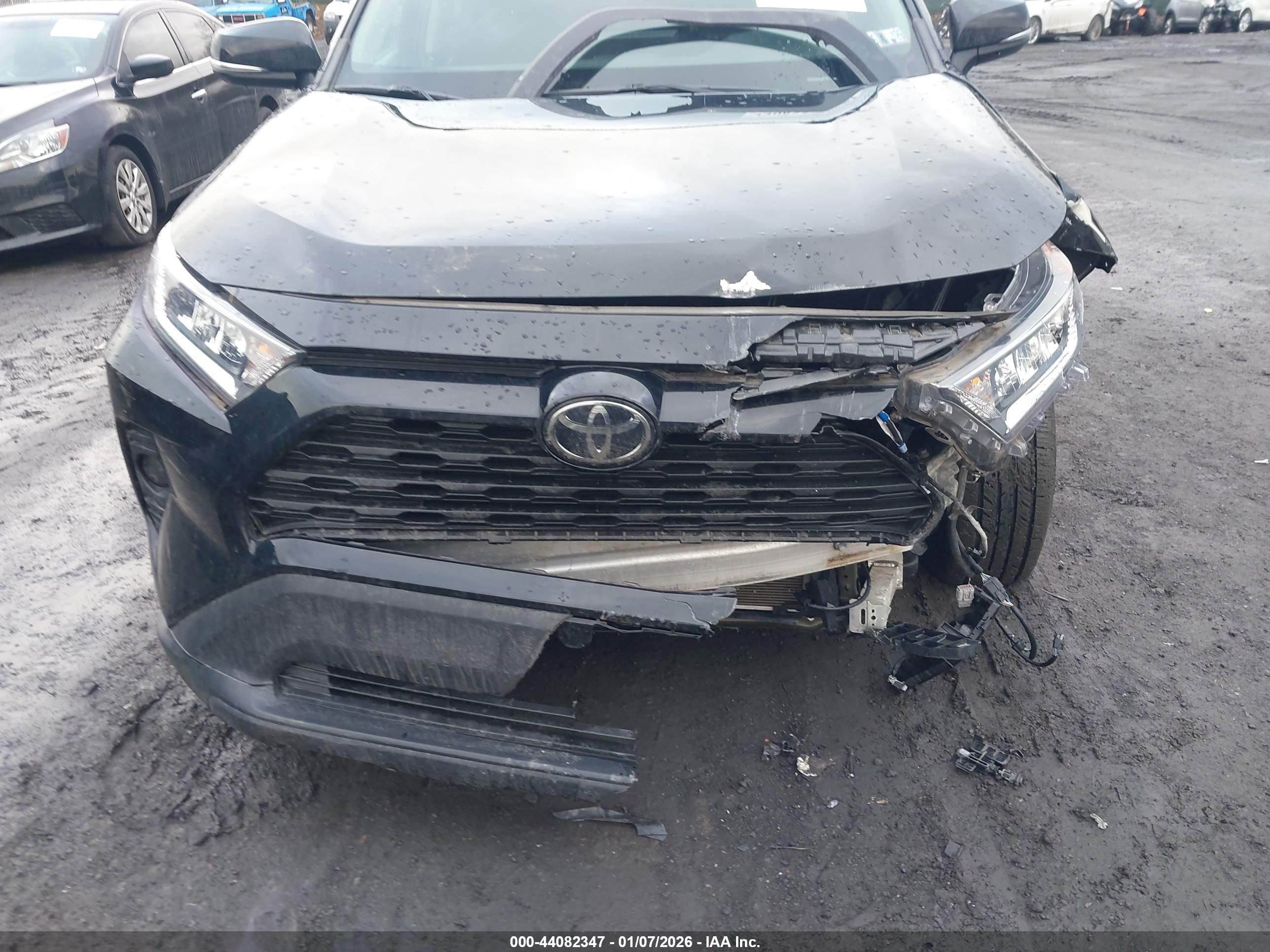 TOYOTA RAV4 image 6