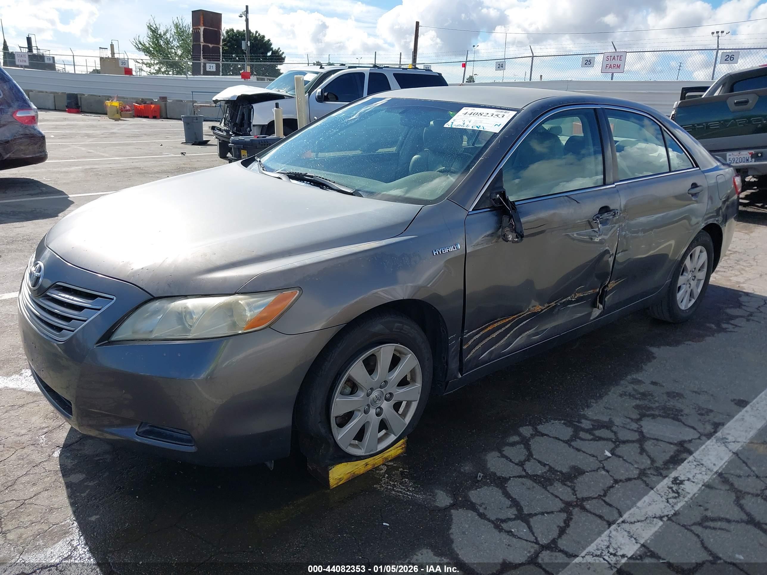 TOYOTA CAMRY image 2