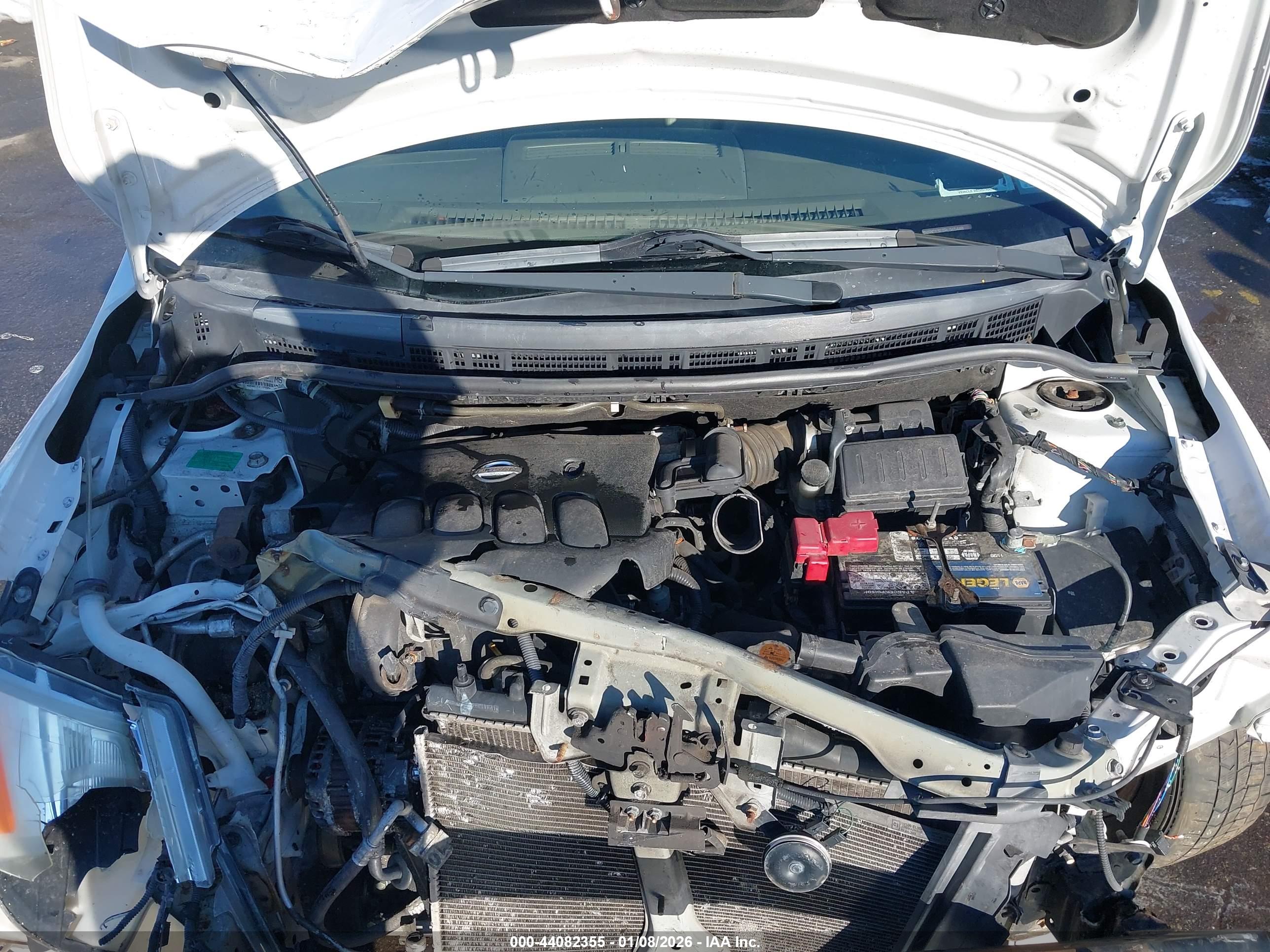 NISSAN VERSA image 10