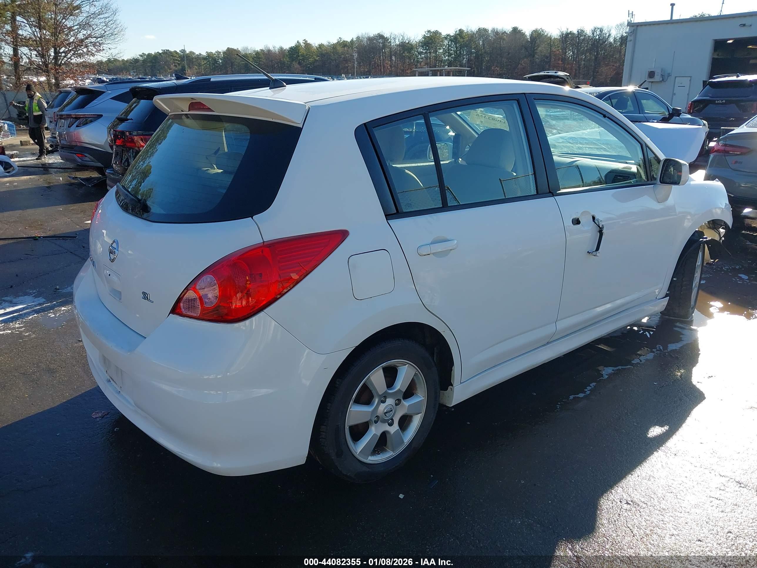 NISSAN VERSA image 4