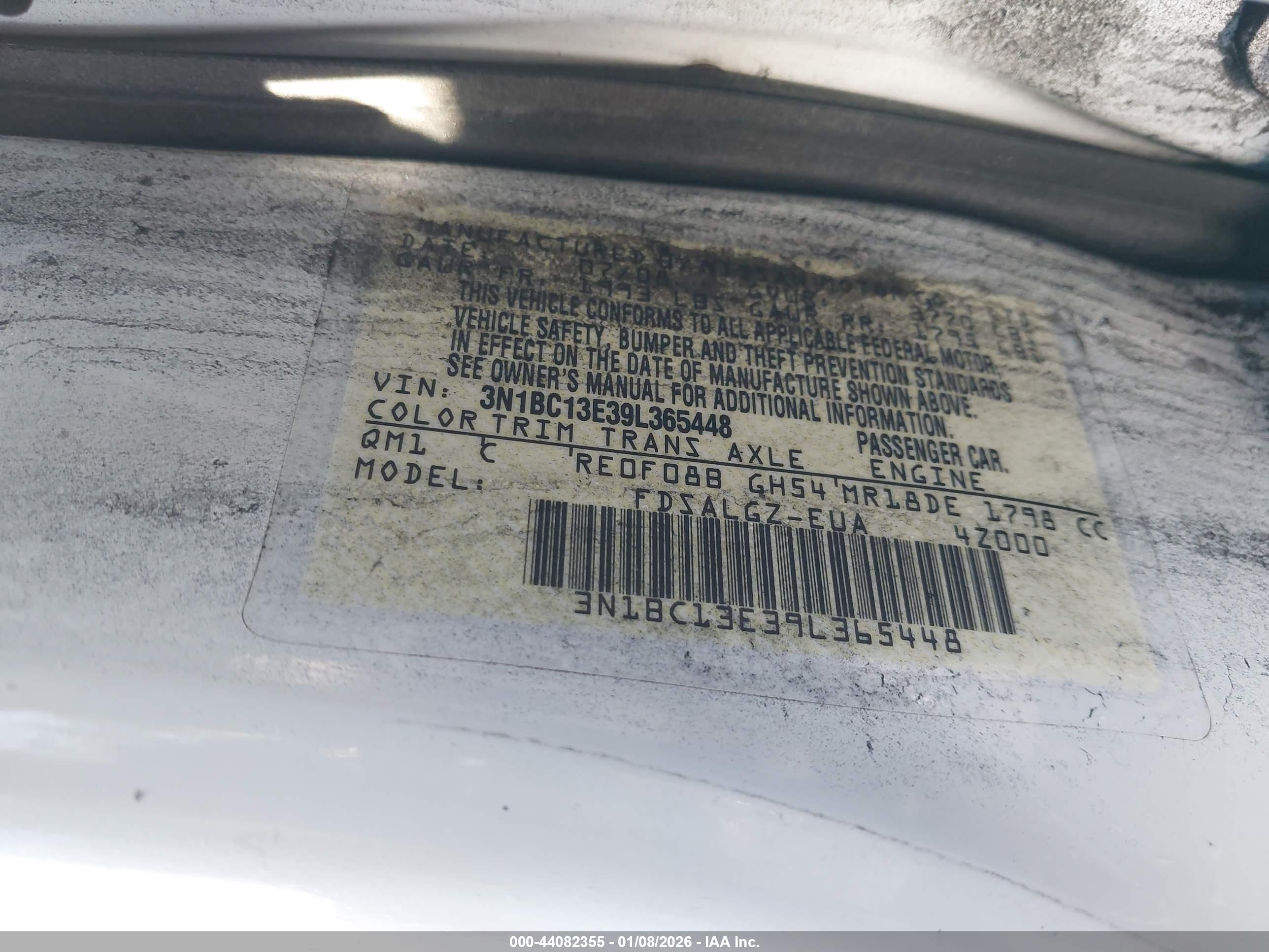 NISSAN VERSA image 9