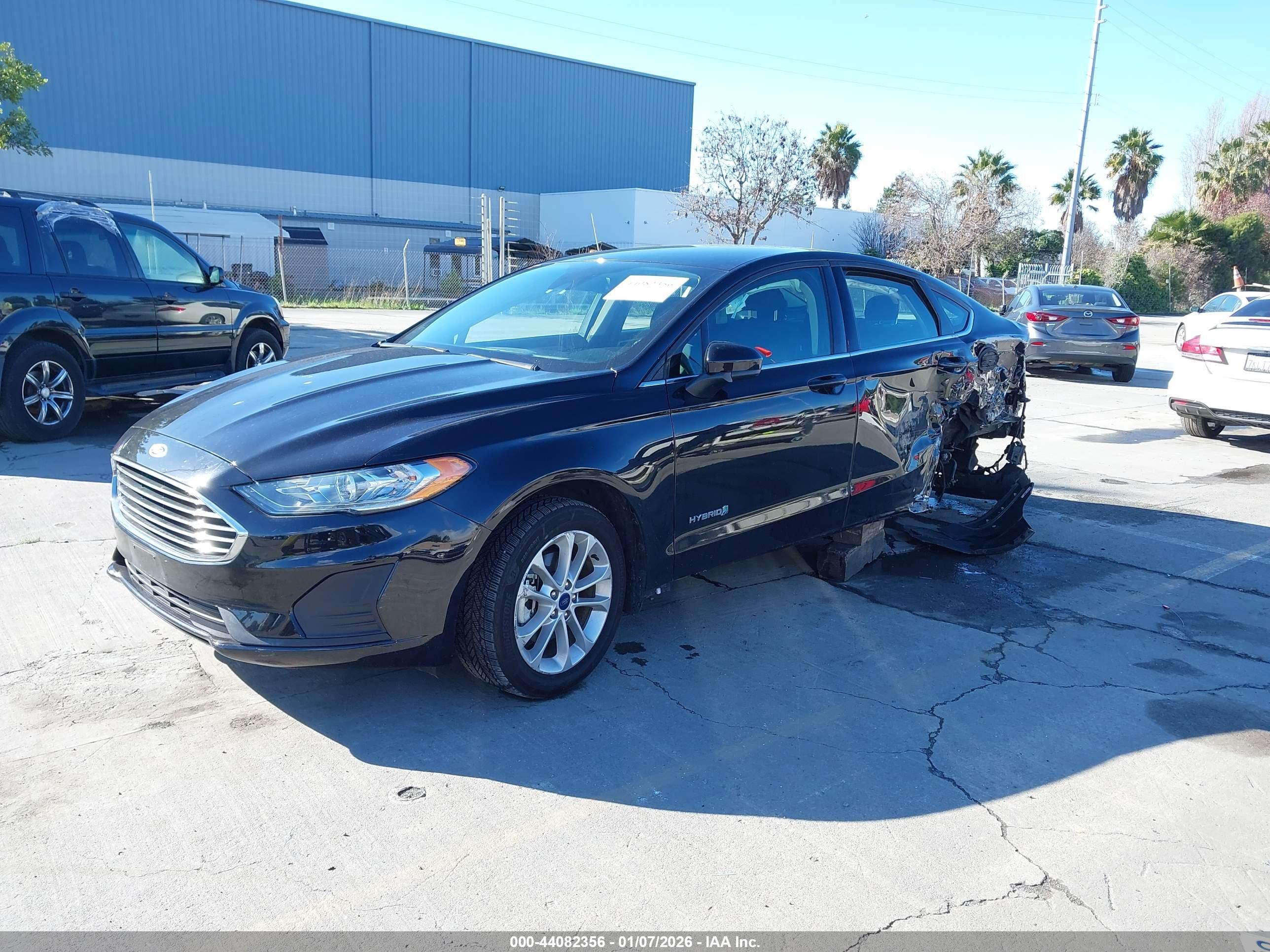 FORD FUSION image 2
