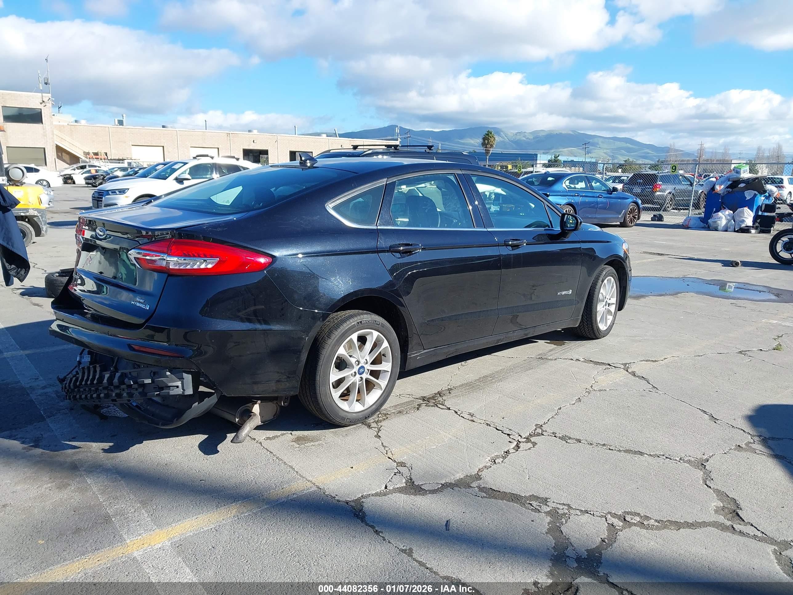 FORD FUSION image 4