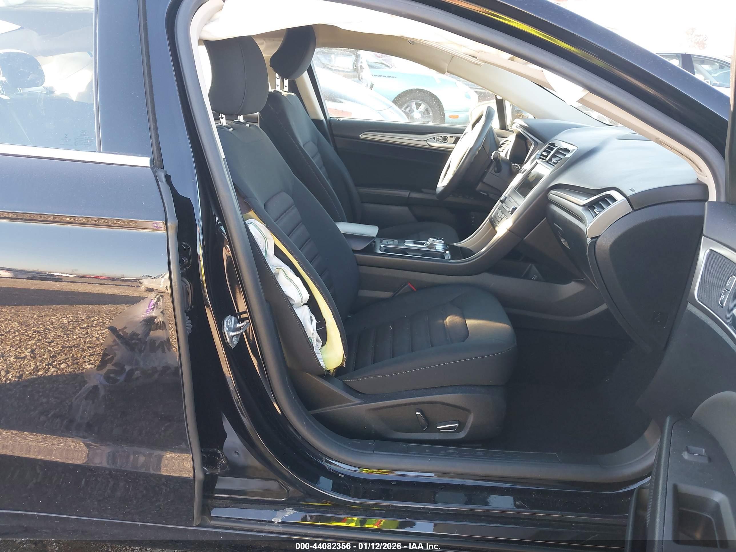FORD FUSION image 5