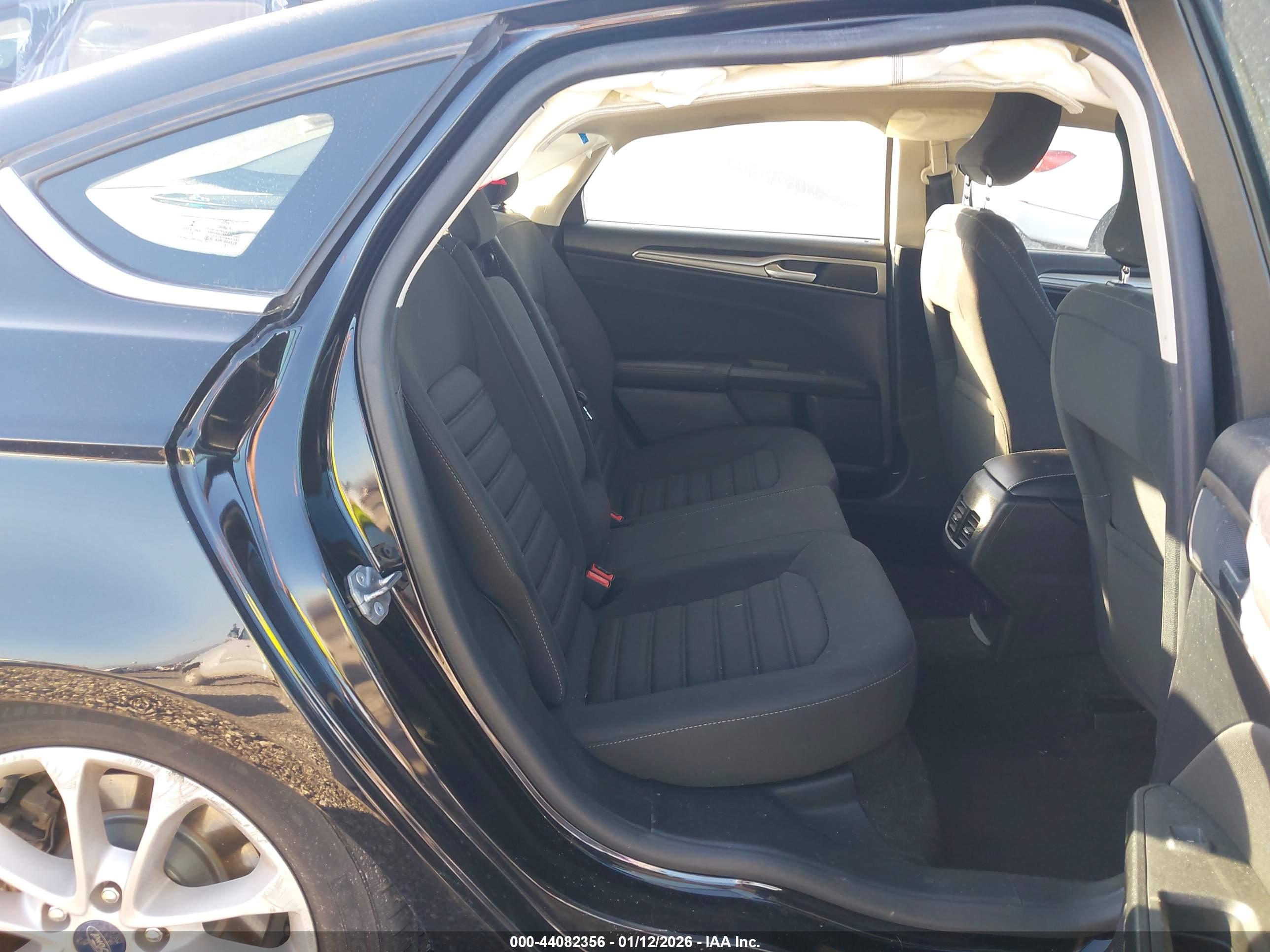 FORD FUSION image 8