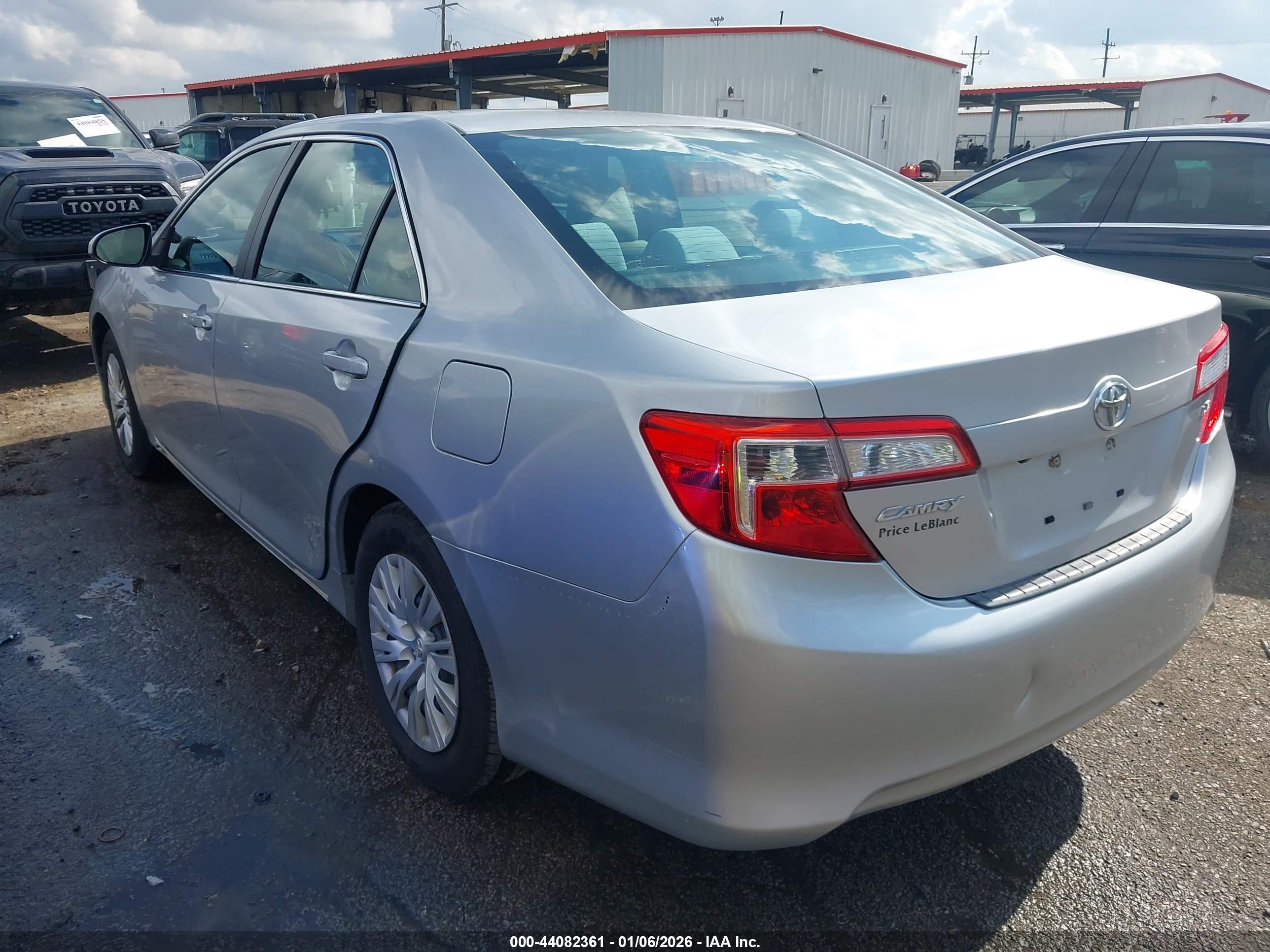 TOYOTA CAMRY image 3